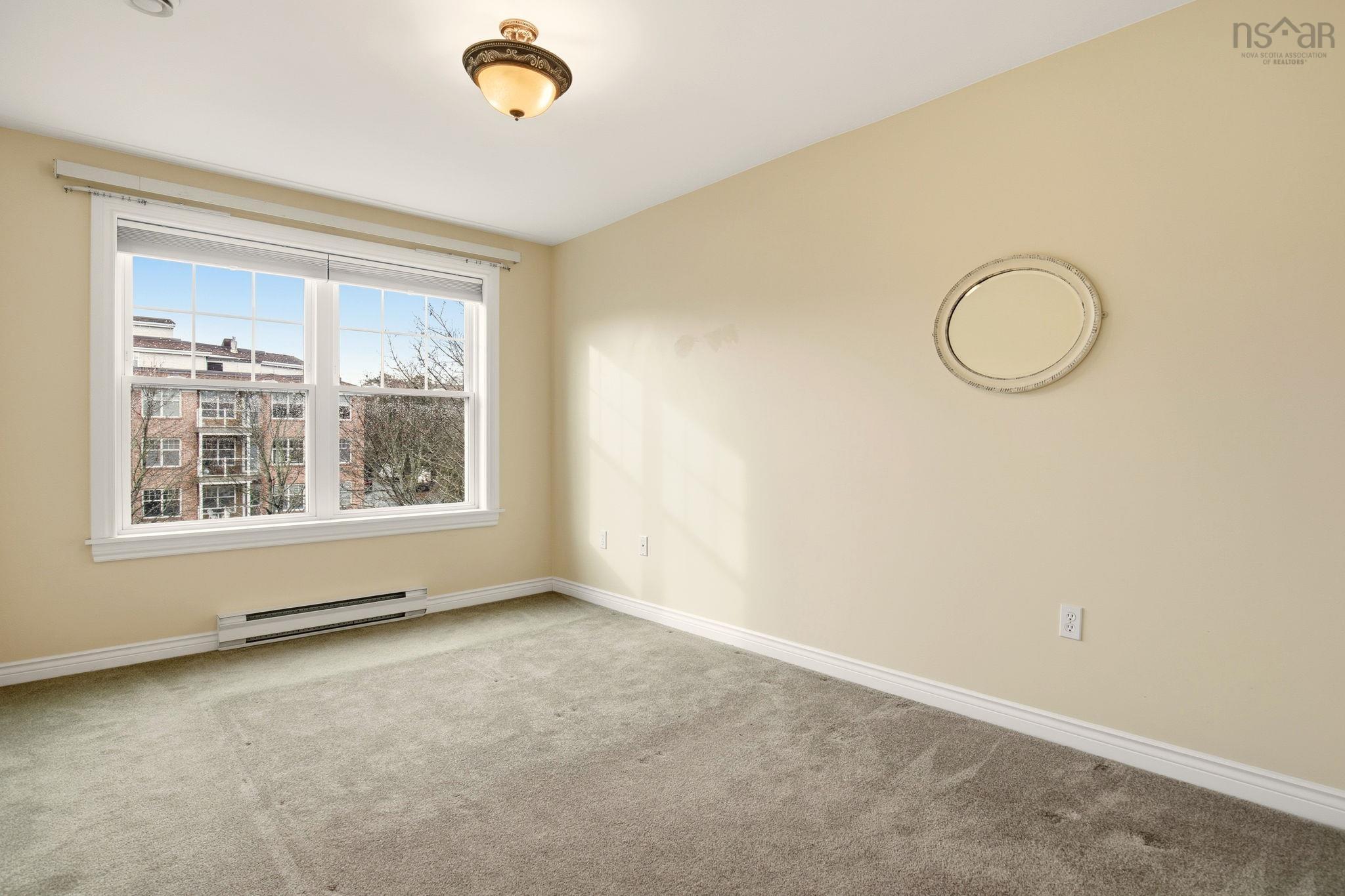 $892,000.00: 4 Arthur Lismer Court, Bedford