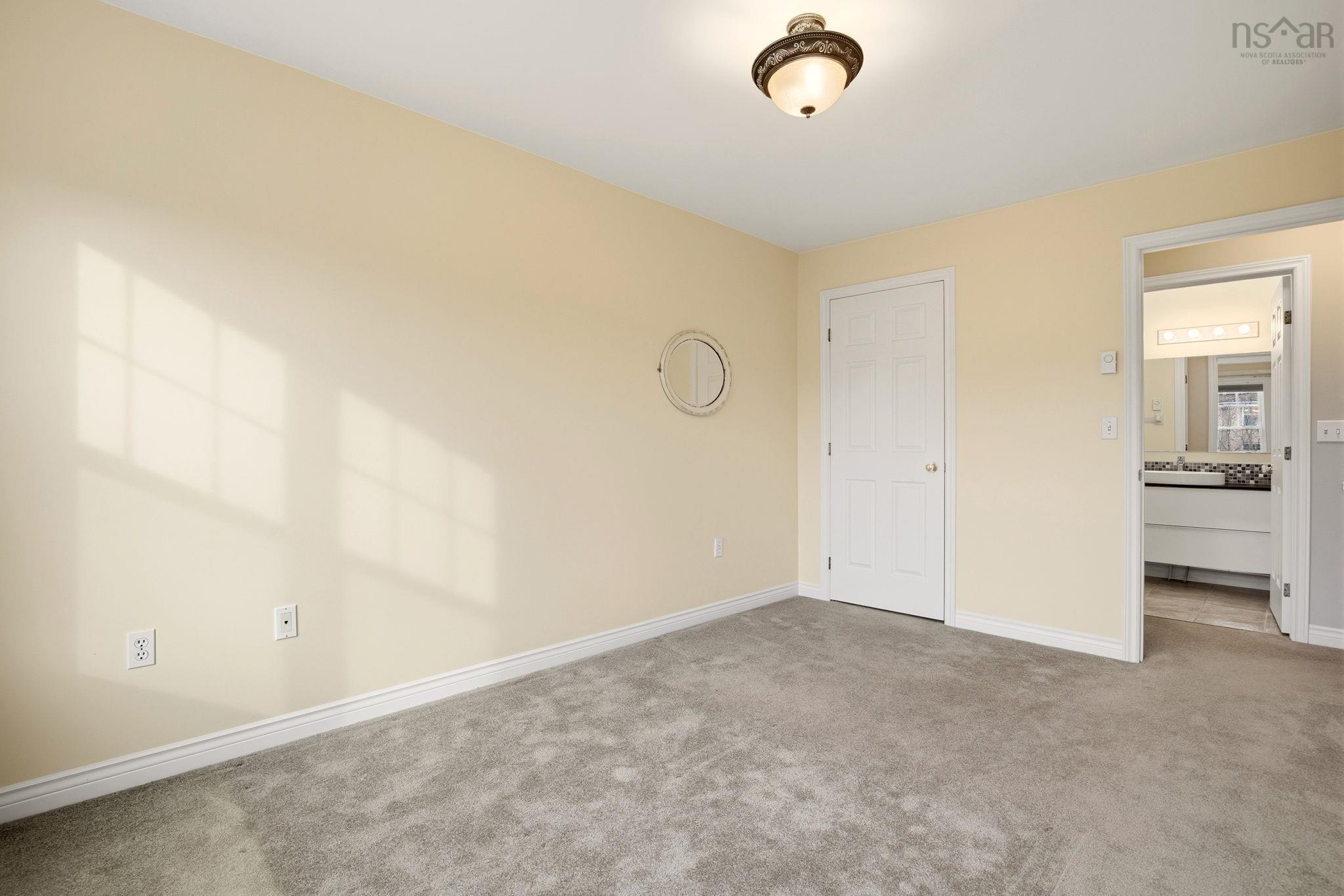 $892,000.00: 4 Arthur Lismer Court, Bedford