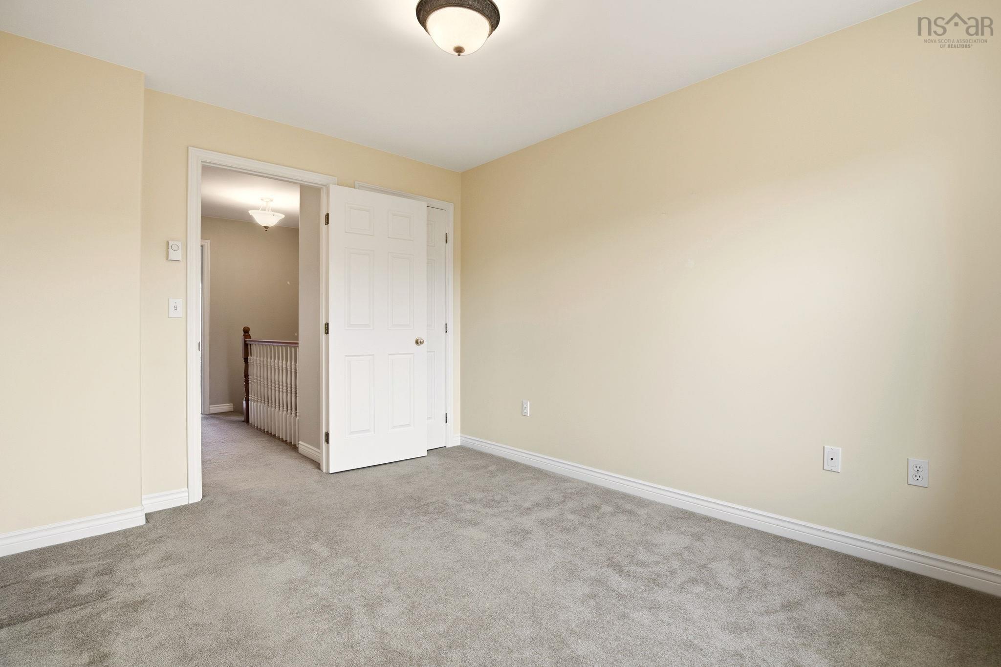 $892,000.00: 4 Arthur Lismer Court, Bedford