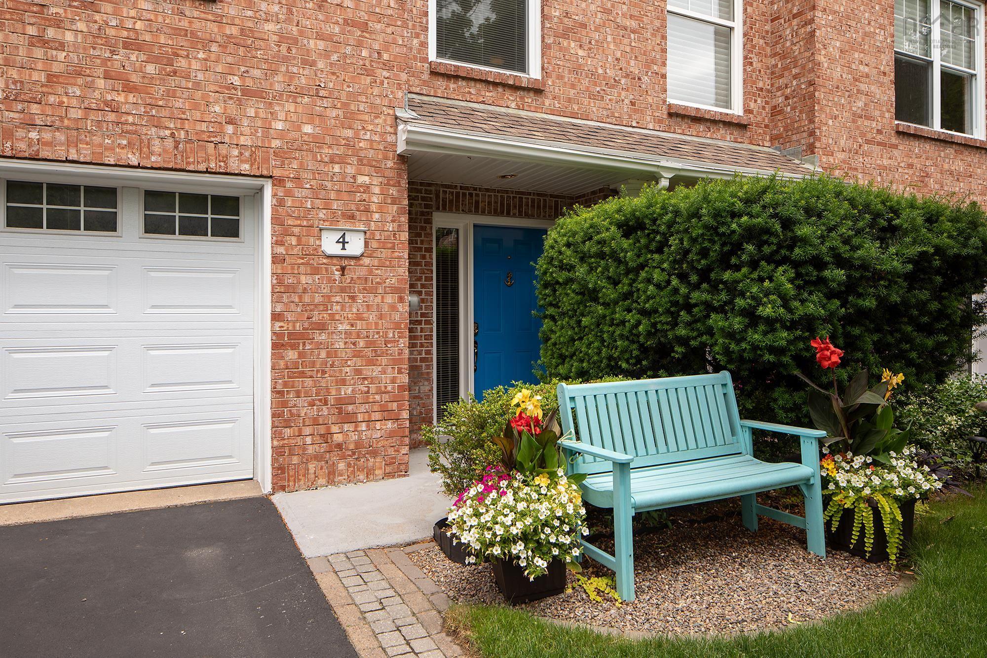 $892,000.00: 4 Arthur Lismer Court, Bedford