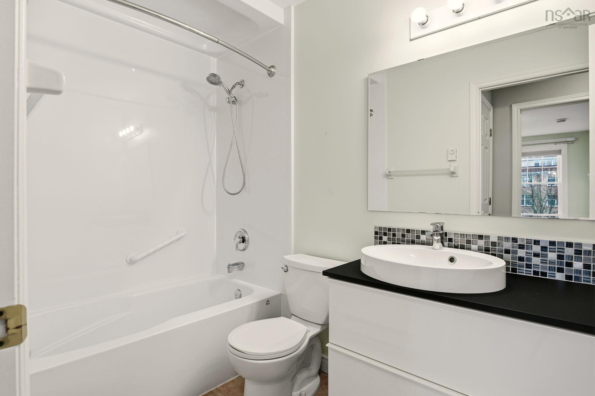 $892,000.00: 4 Arthur Lismer Court, Bedford