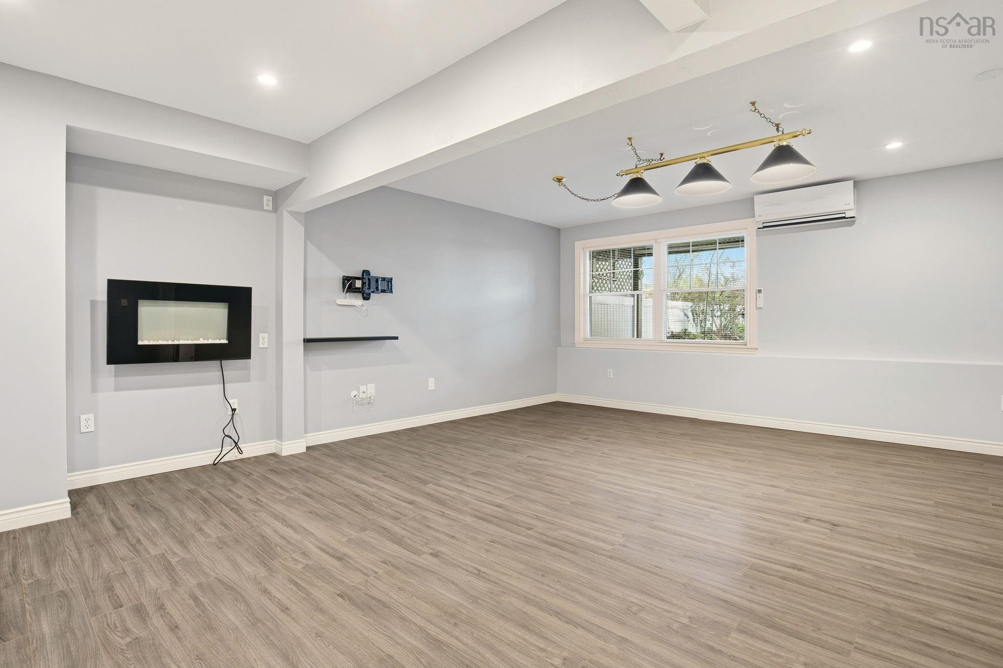 $892,000.00: 4 Arthur Lismer Court, Bedford