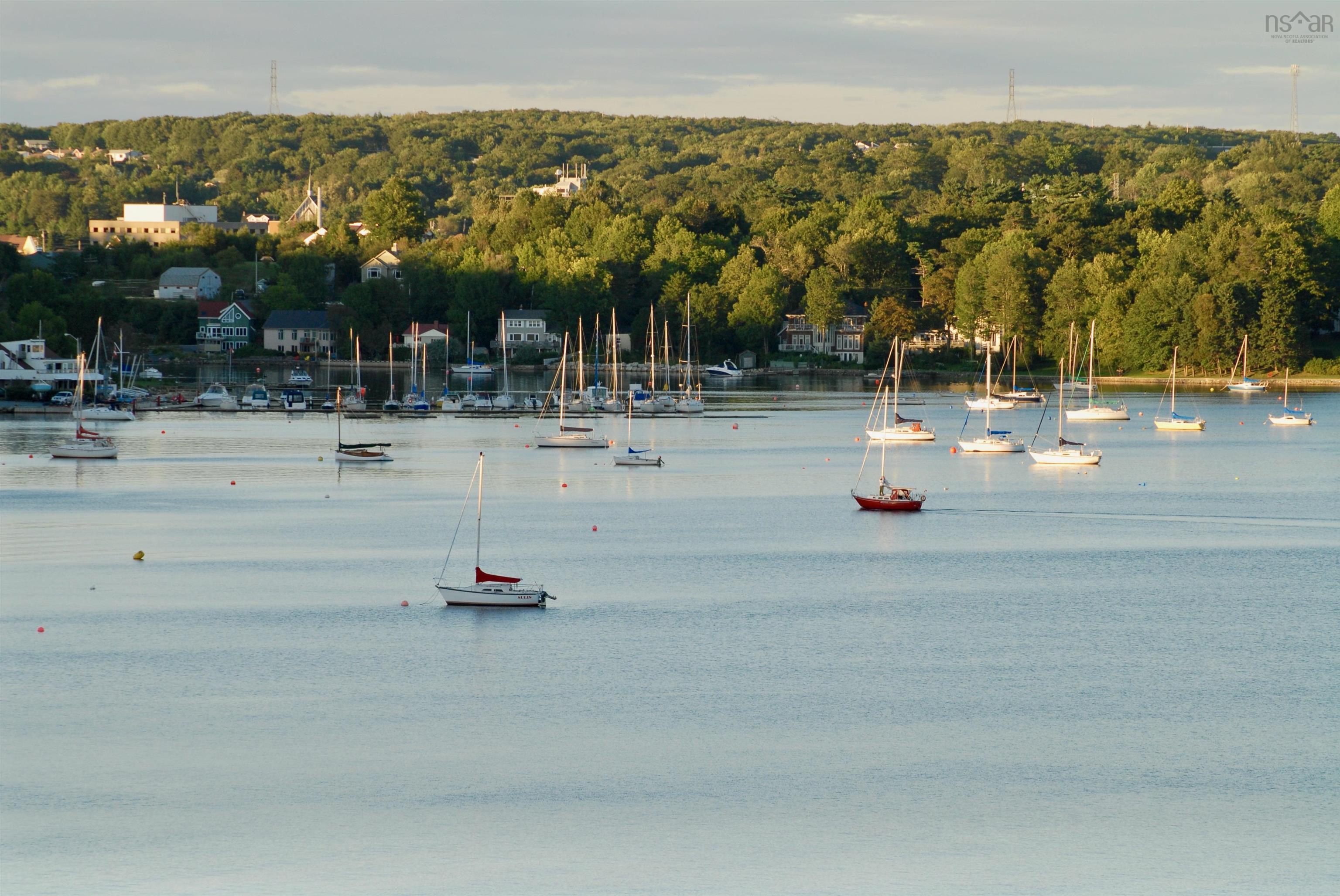 $892,000.00: 4 Arthur Lismer Court, Bedford