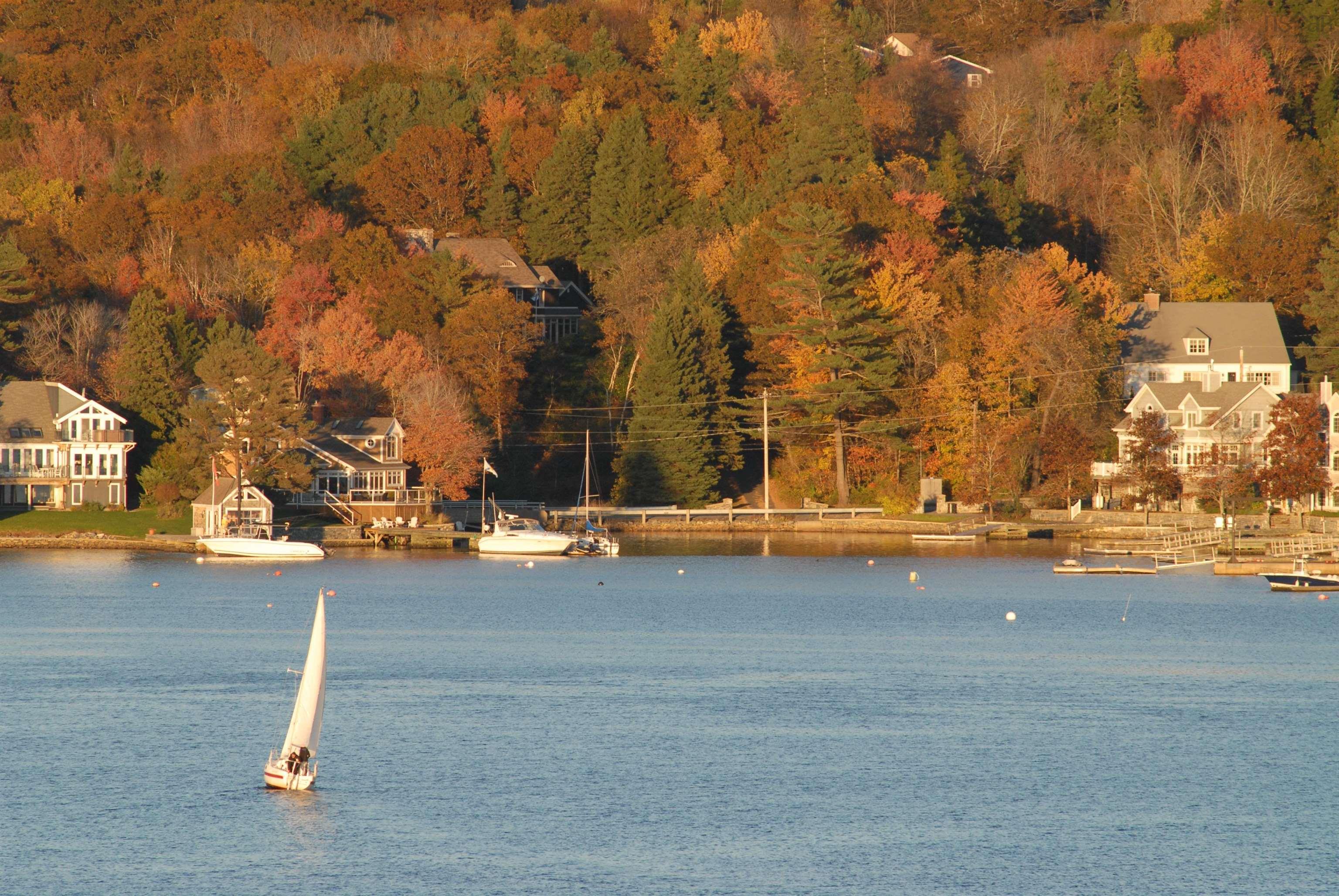 $892,000.00: 4 Arthur Lismer Court, Bedford