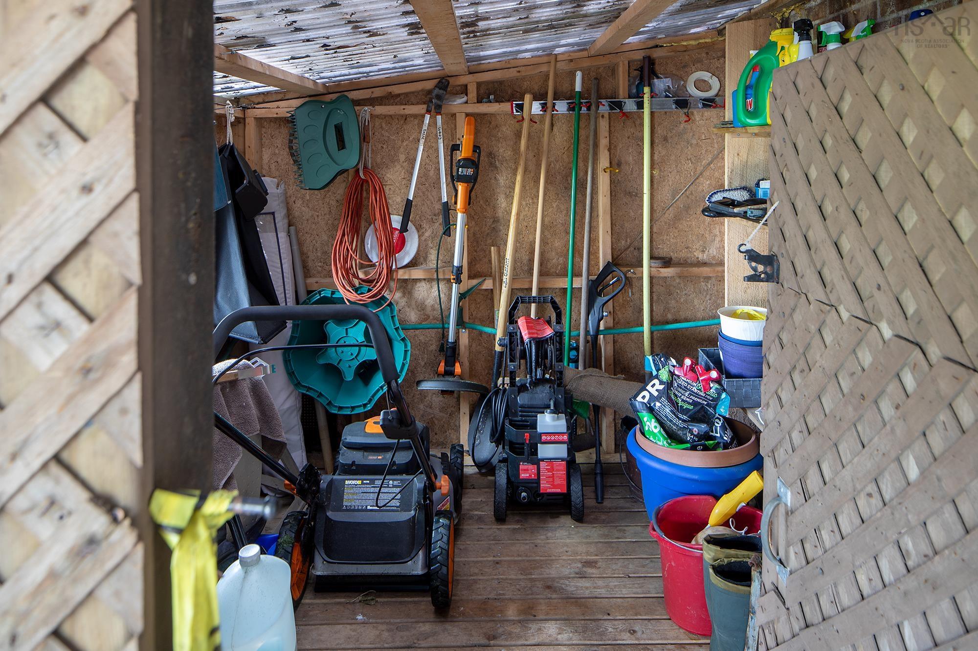 $892,000.00: 4 Arthur Lismer Court, Bedford