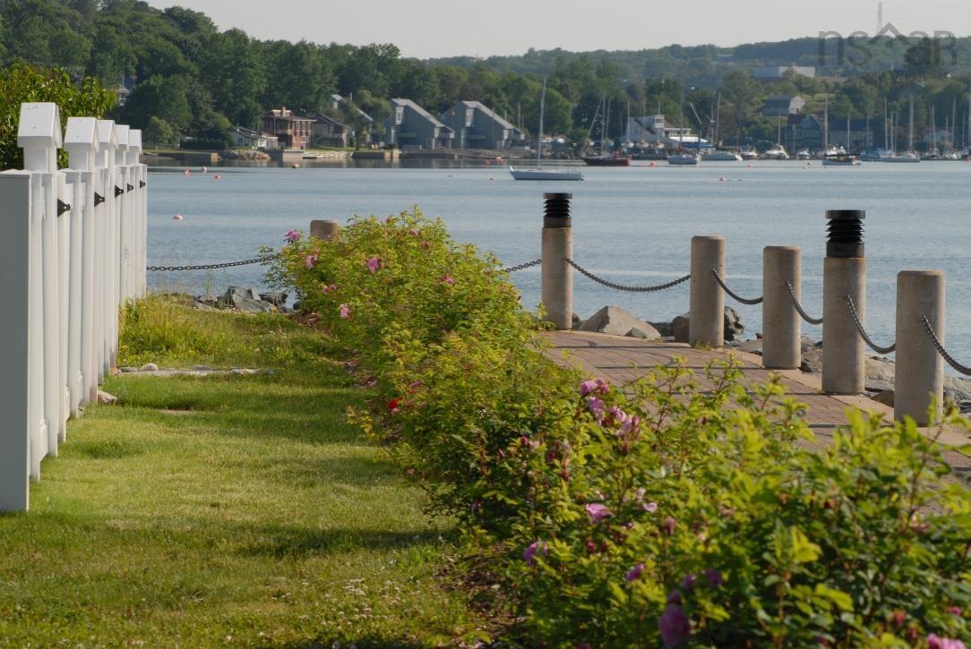 $892,000.00: 4 Arthur Lismer Court, Bedford