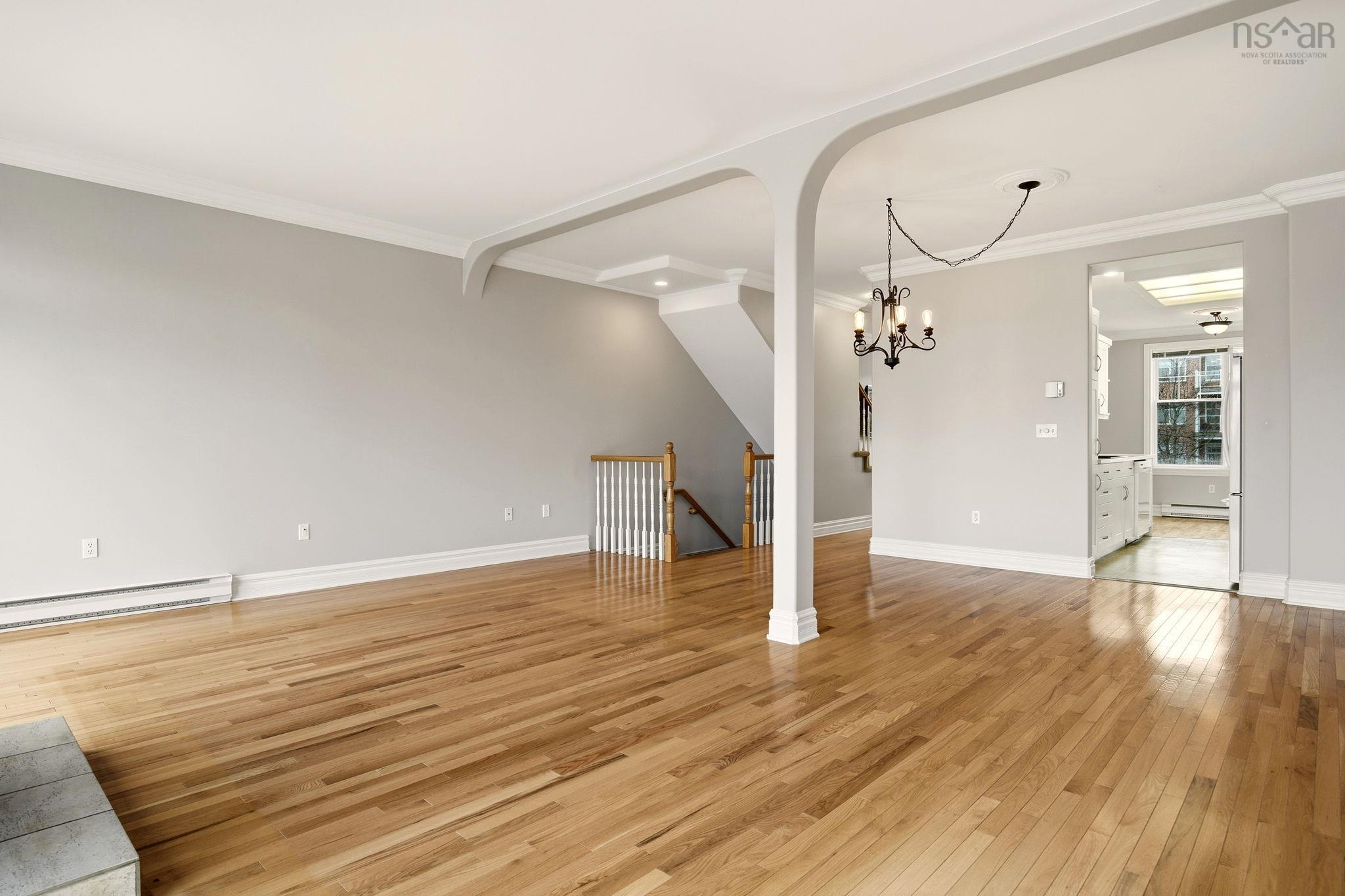 $892,000.00: 4 Arthur Lismer Court, Bedford