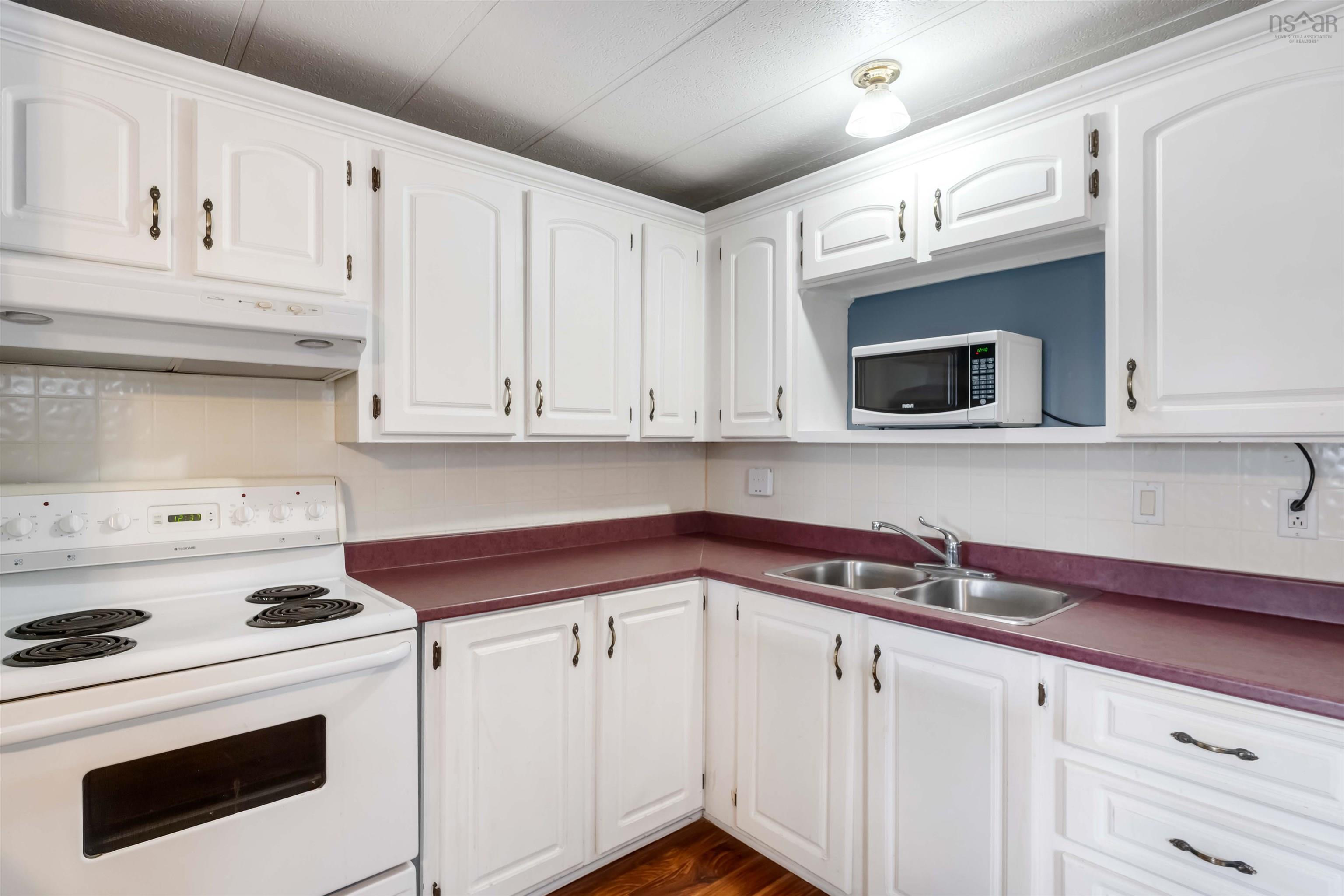 $154,900.00: 16 Maple Leaf Drive, New Minas