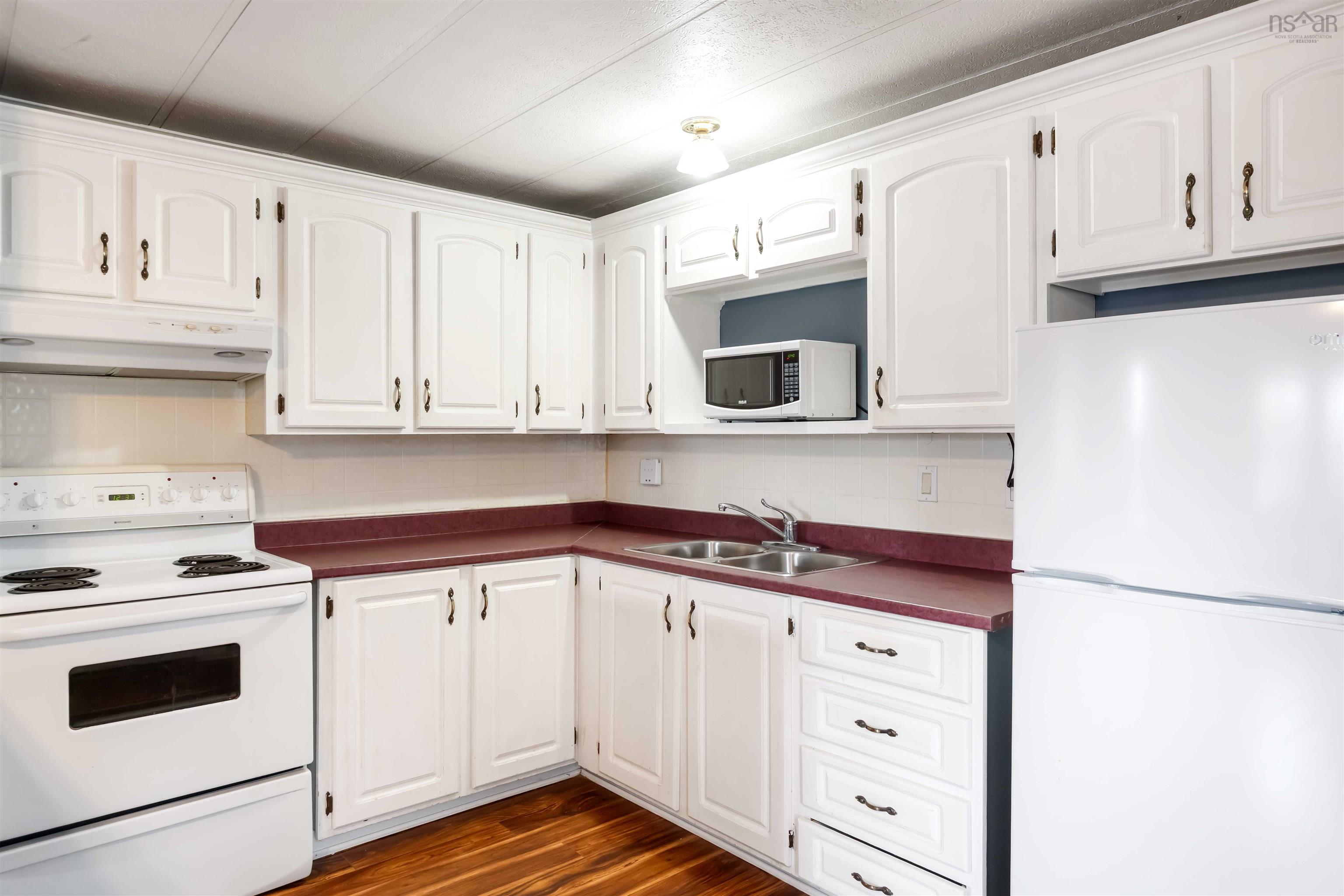 $154,900.00: 16 Maple Leaf Drive, New Minas