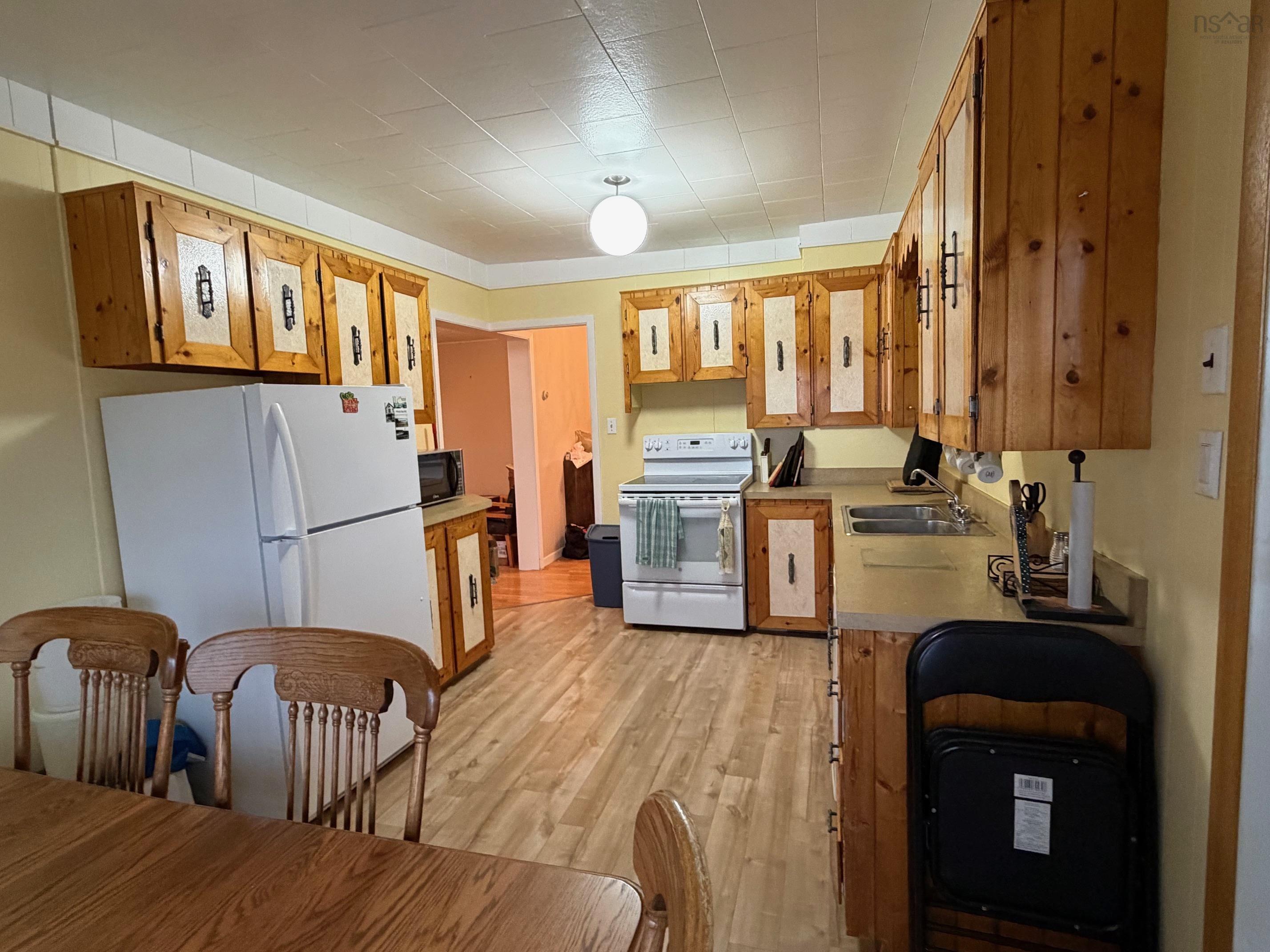 $325,000.00: 16364 Cabot Trail, La Prairie