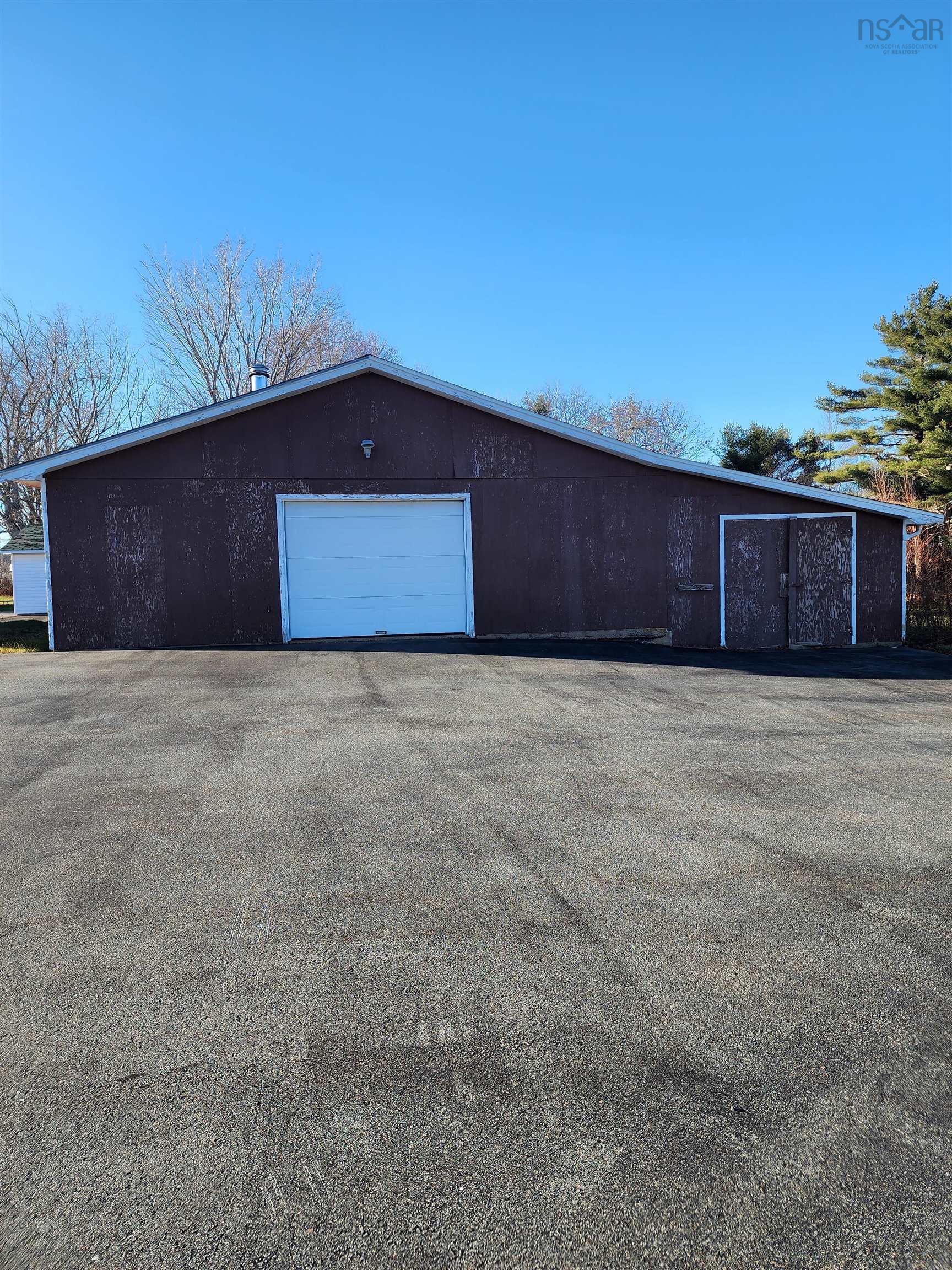 $1,150,000.00: 2826 HWY 325, Wileville