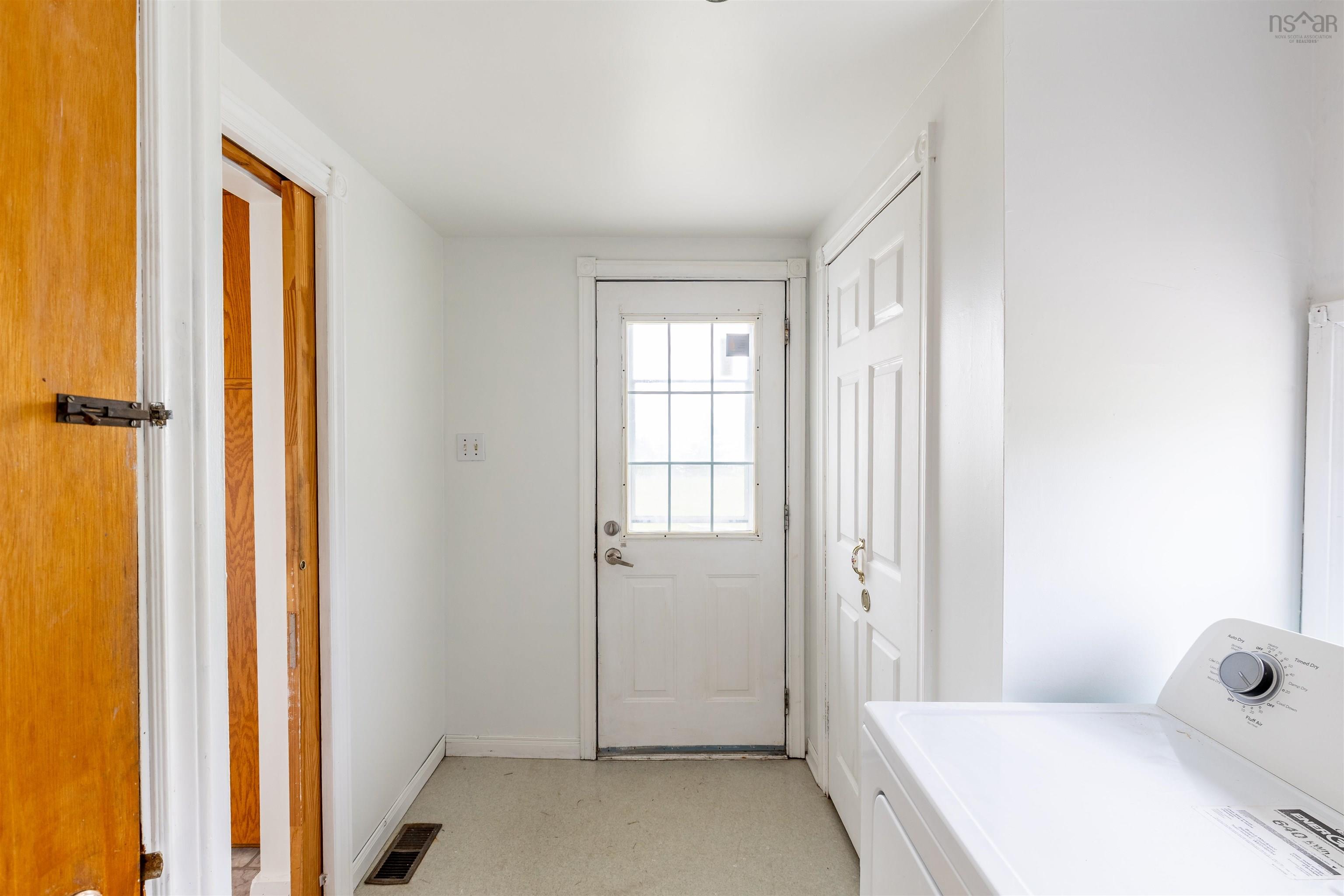 $325,000.00: 1415 Highway 304, Cape Forchu