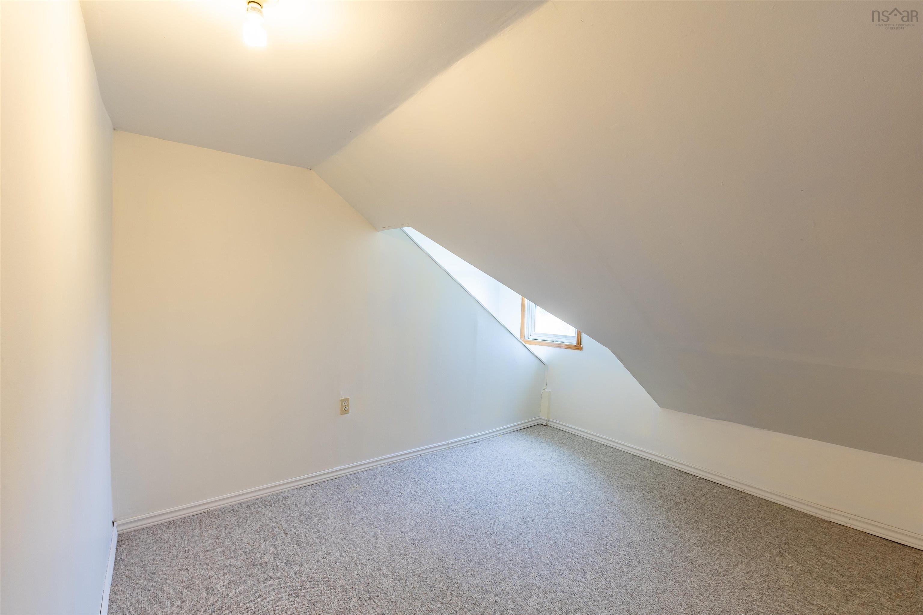 $325,000.00: 1415 Highway 304, Cape Forchu