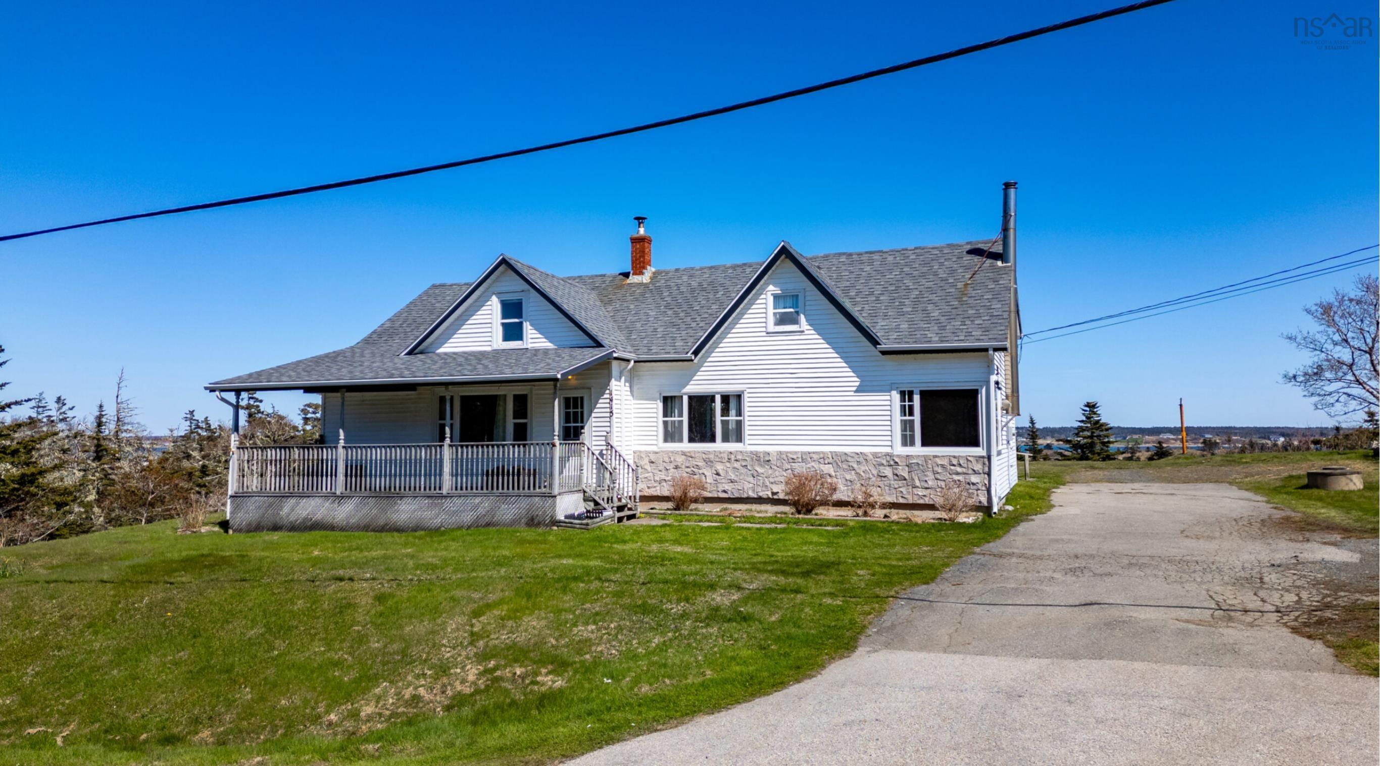 $325,000.00: 1415 Highway 304, Cape Forchu