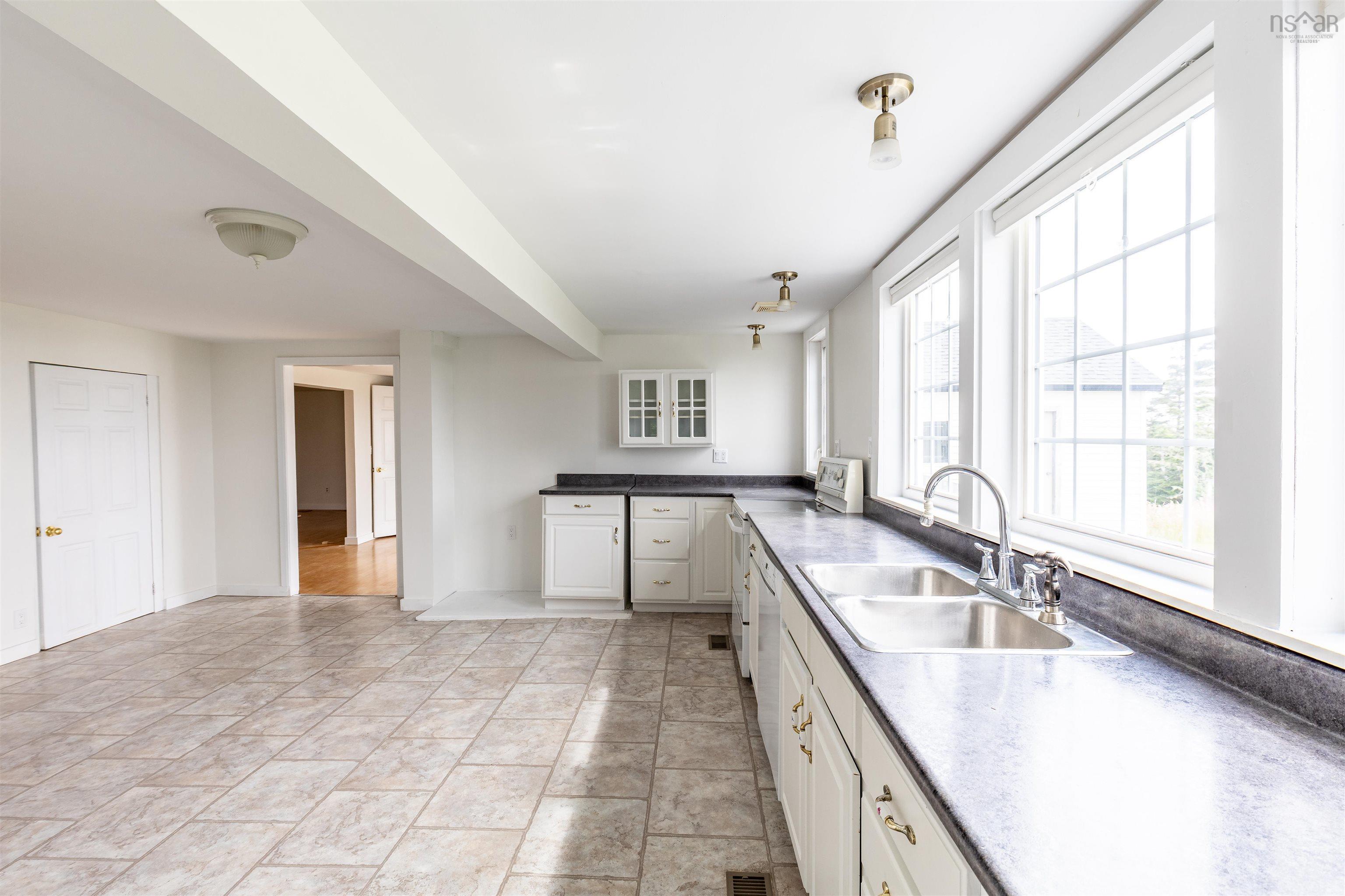 $325,000.00: 1415 Highway 304, Cape Forchu