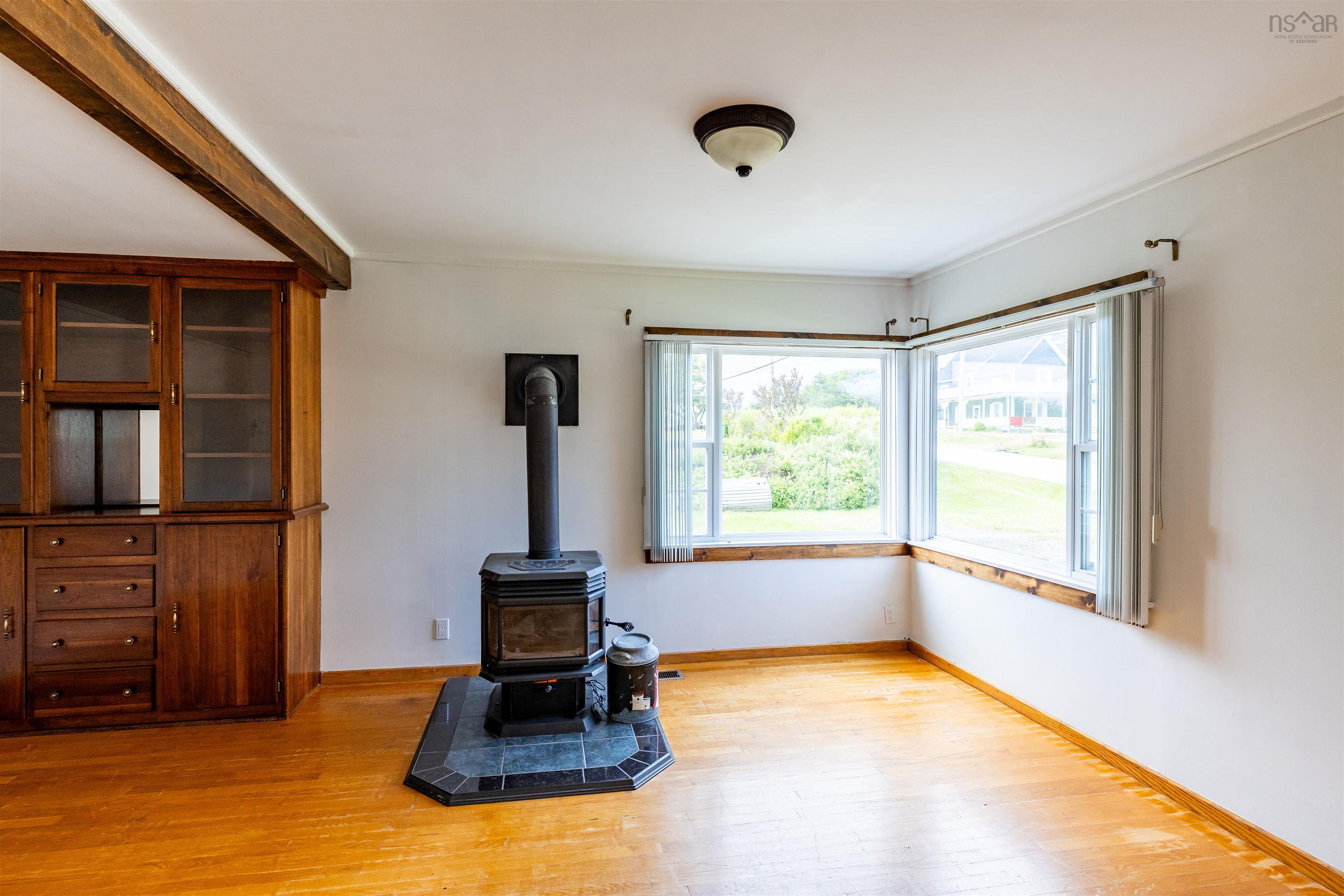 $325,000.00: 1415 Highway 304, Cape Forchu