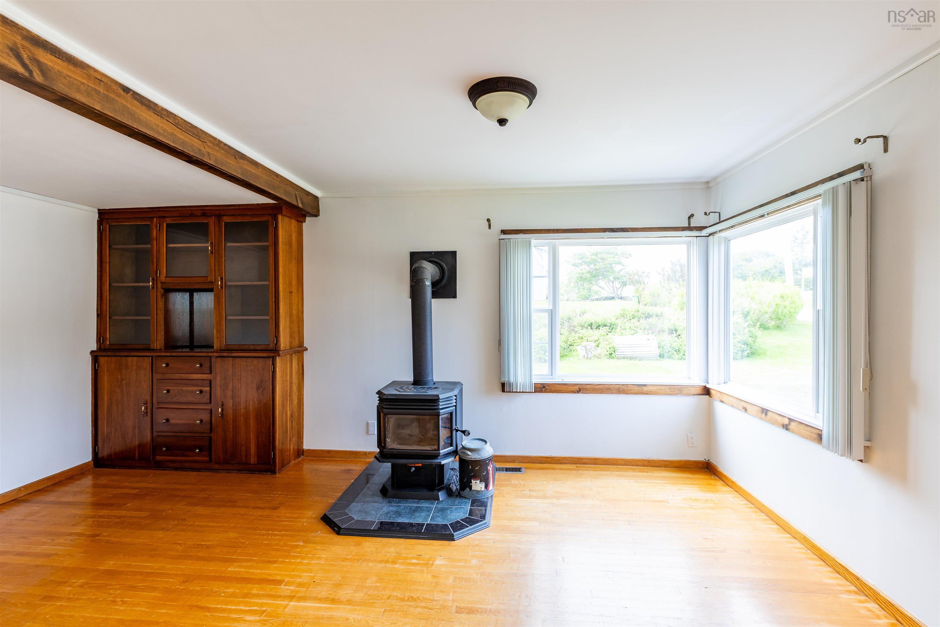 $325,000.00: 1415 Highway 304, Cape Forchu