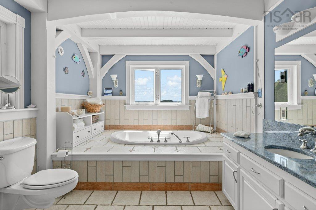 $3,975,000.00: 226 Crandall Road, Martins Point