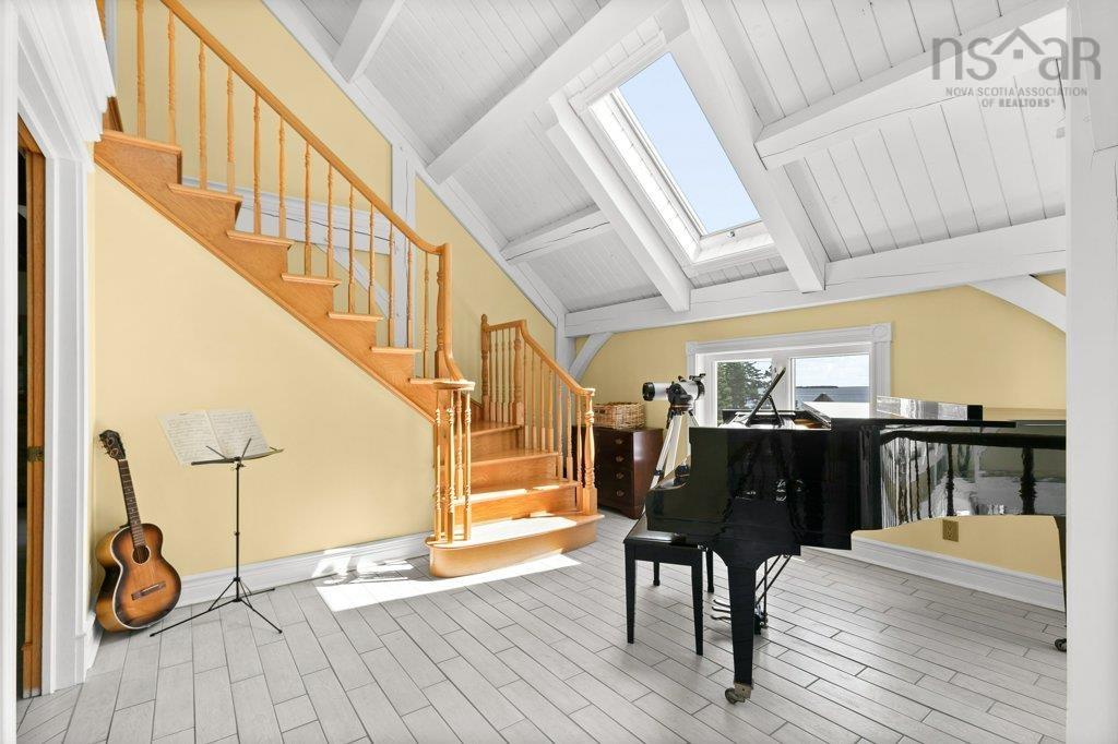 $3,975,000.00: 226 Crandall Road, Martins Point