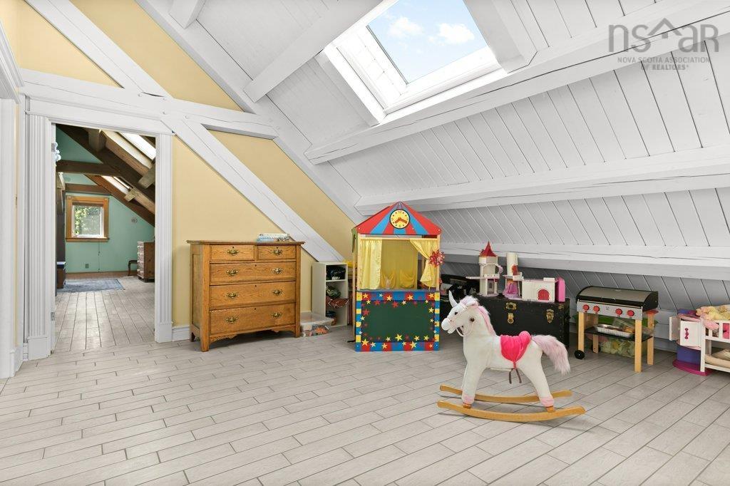 $3,975,000.00: 226 Crandall Road, Martins Point