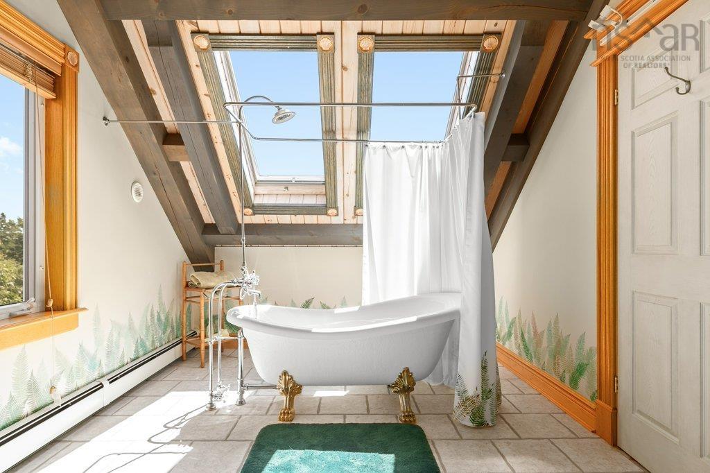 $3,975,000.00: 226 Crandall Road, Martins Point