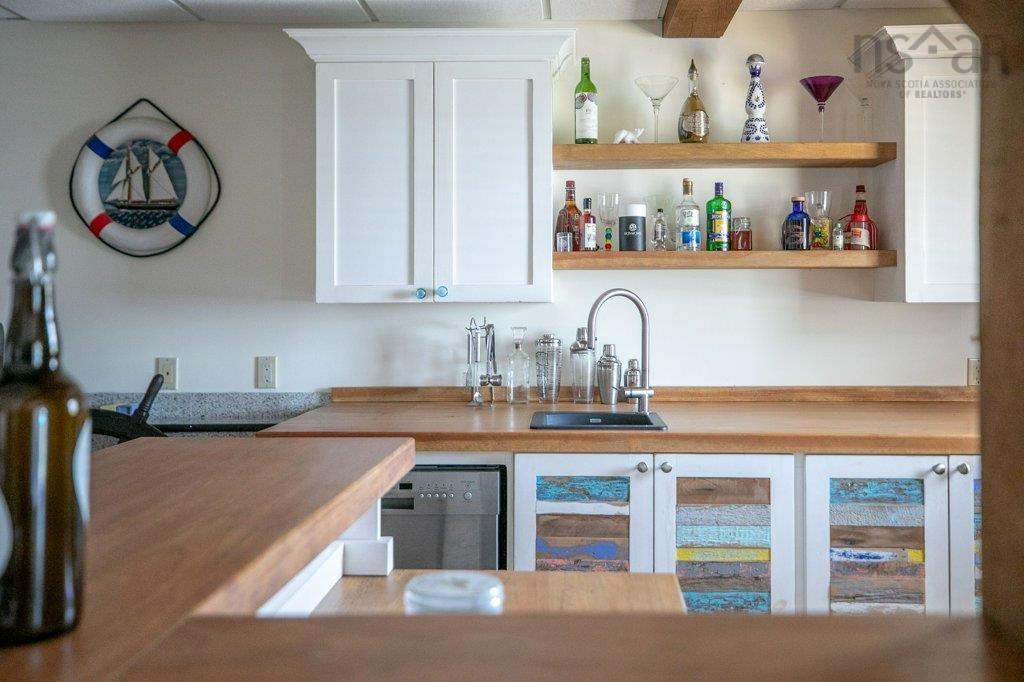 $3,975,000.00: 226 Crandall Road, Martins Point