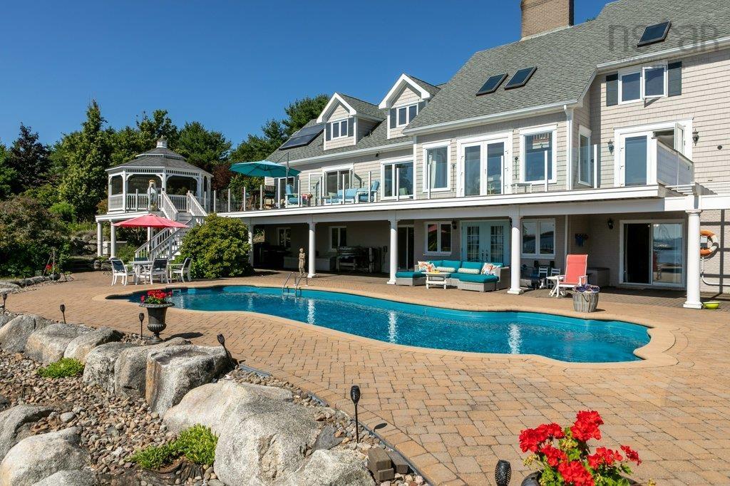 $3,975,000.00: 226 Crandall Road, Martins Point