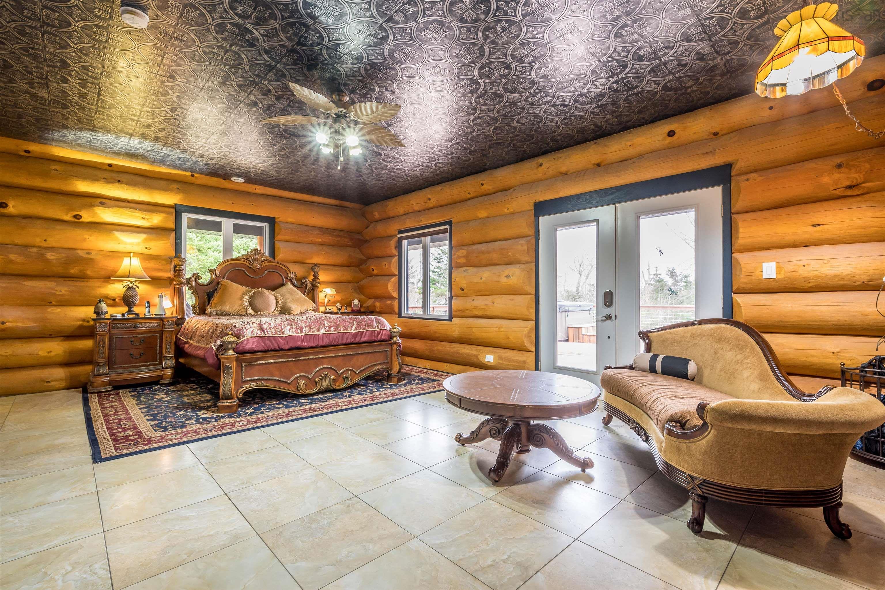 $1,100,000.00: 180-182 Casa Drive, Port Dufferin