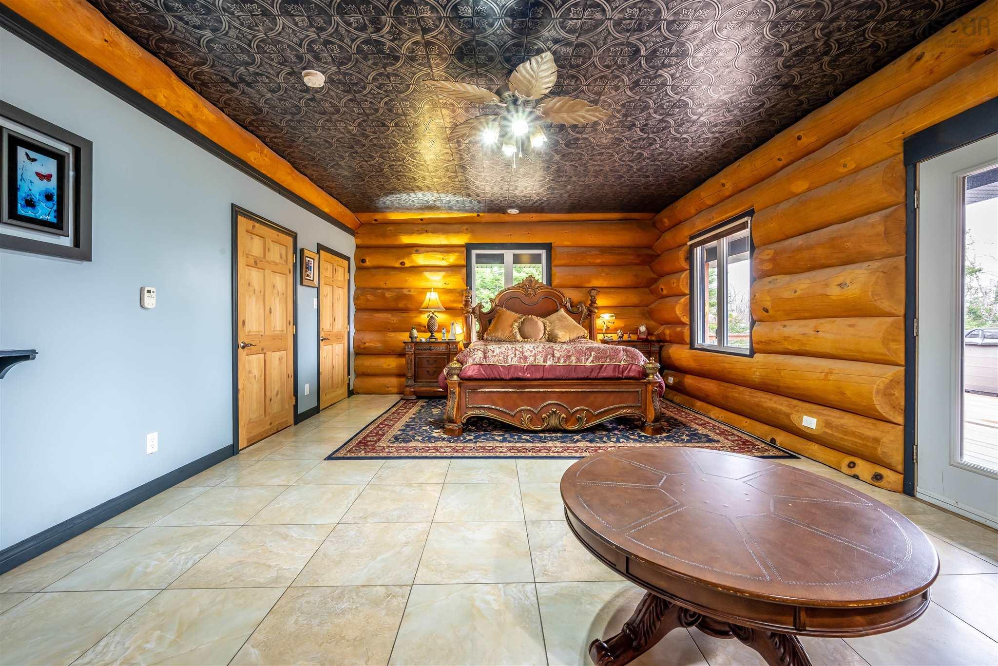 $1,100,000.00: 180-182 Casa Drive, Port Dufferin