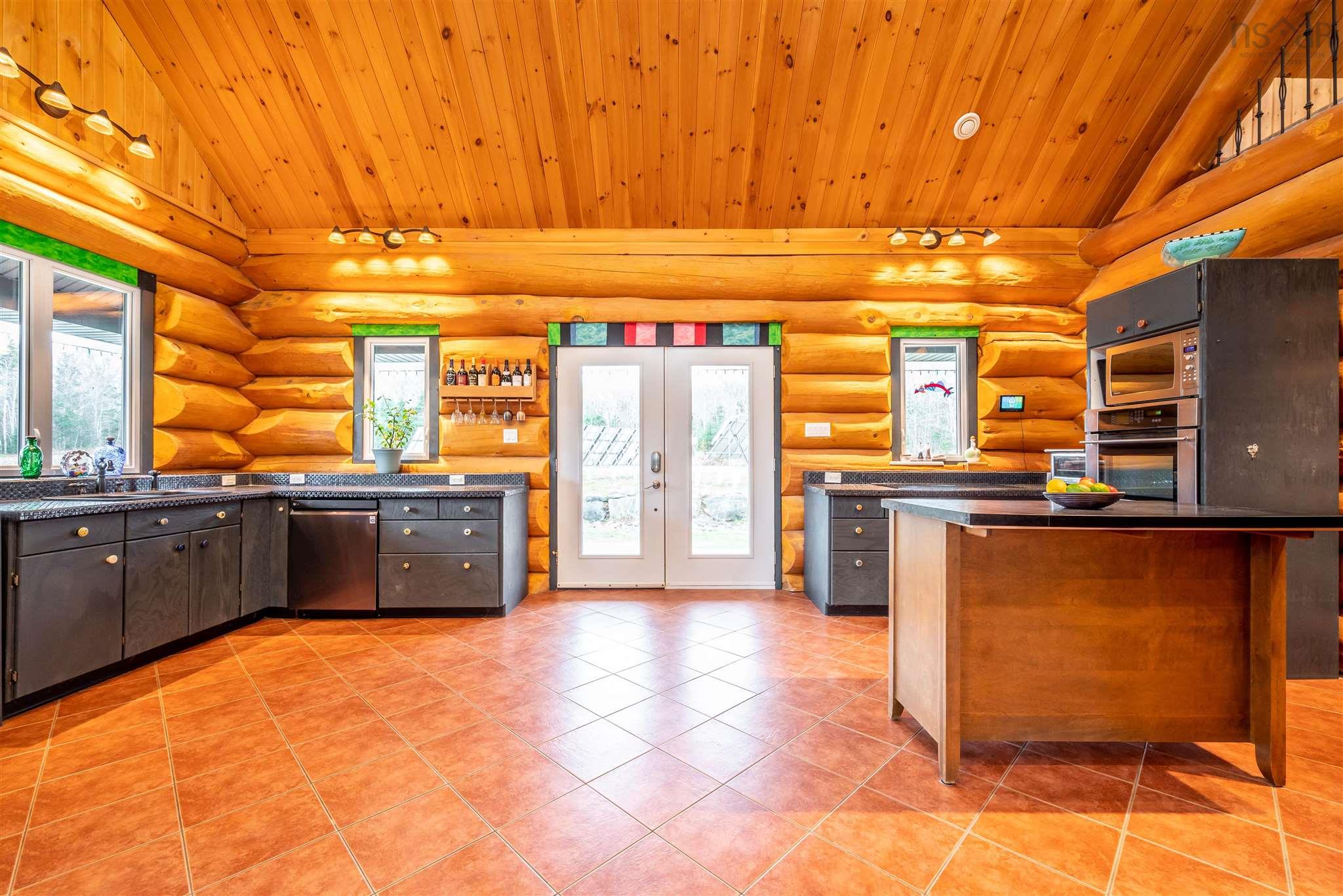 $1,100,000.00: 180-182 Casa Drive, Port Dufferin