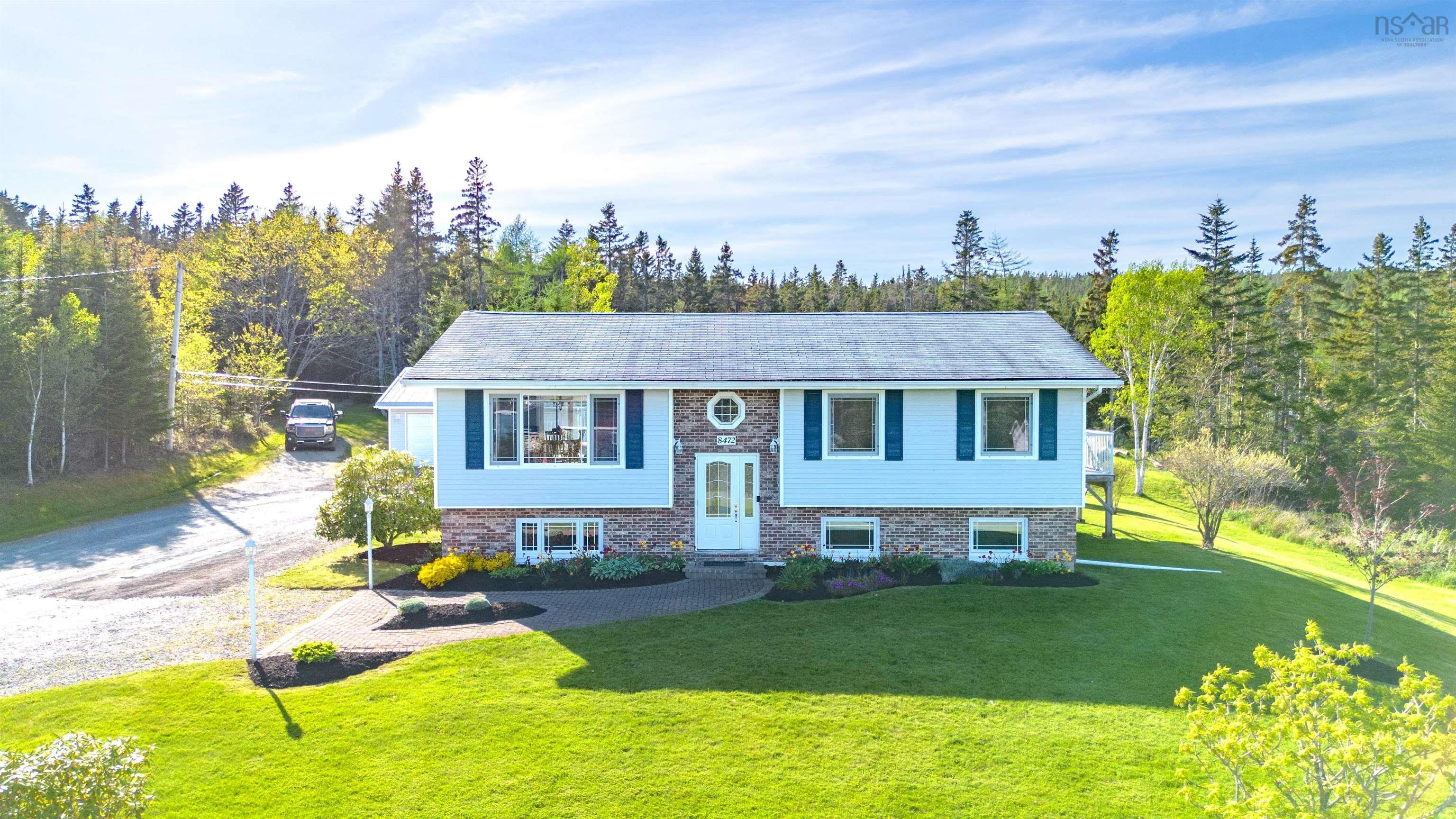 $474,900.00: 8472 West Bay Road, Sampsonville