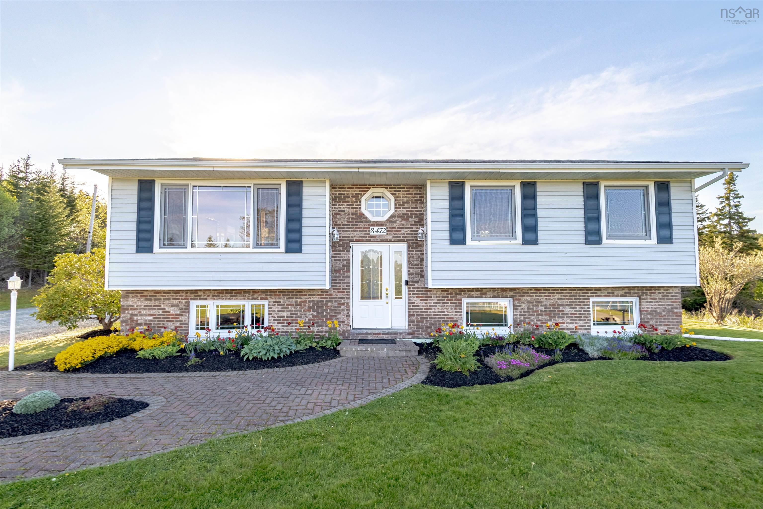 $474,900.00: 8472 West Bay Road, Sampsonville