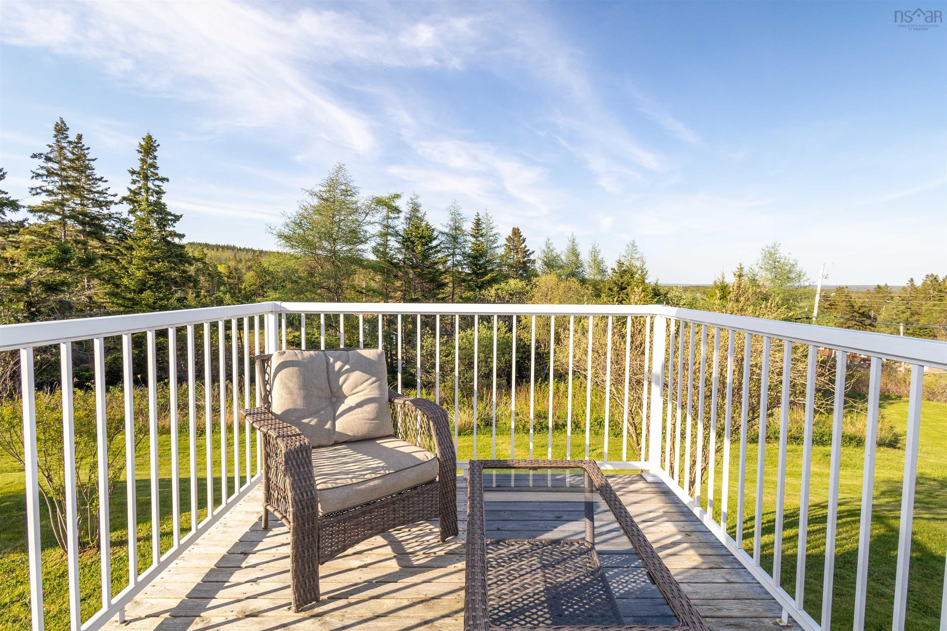 $474,900.00: 8472 West Bay Road, Sampsonville