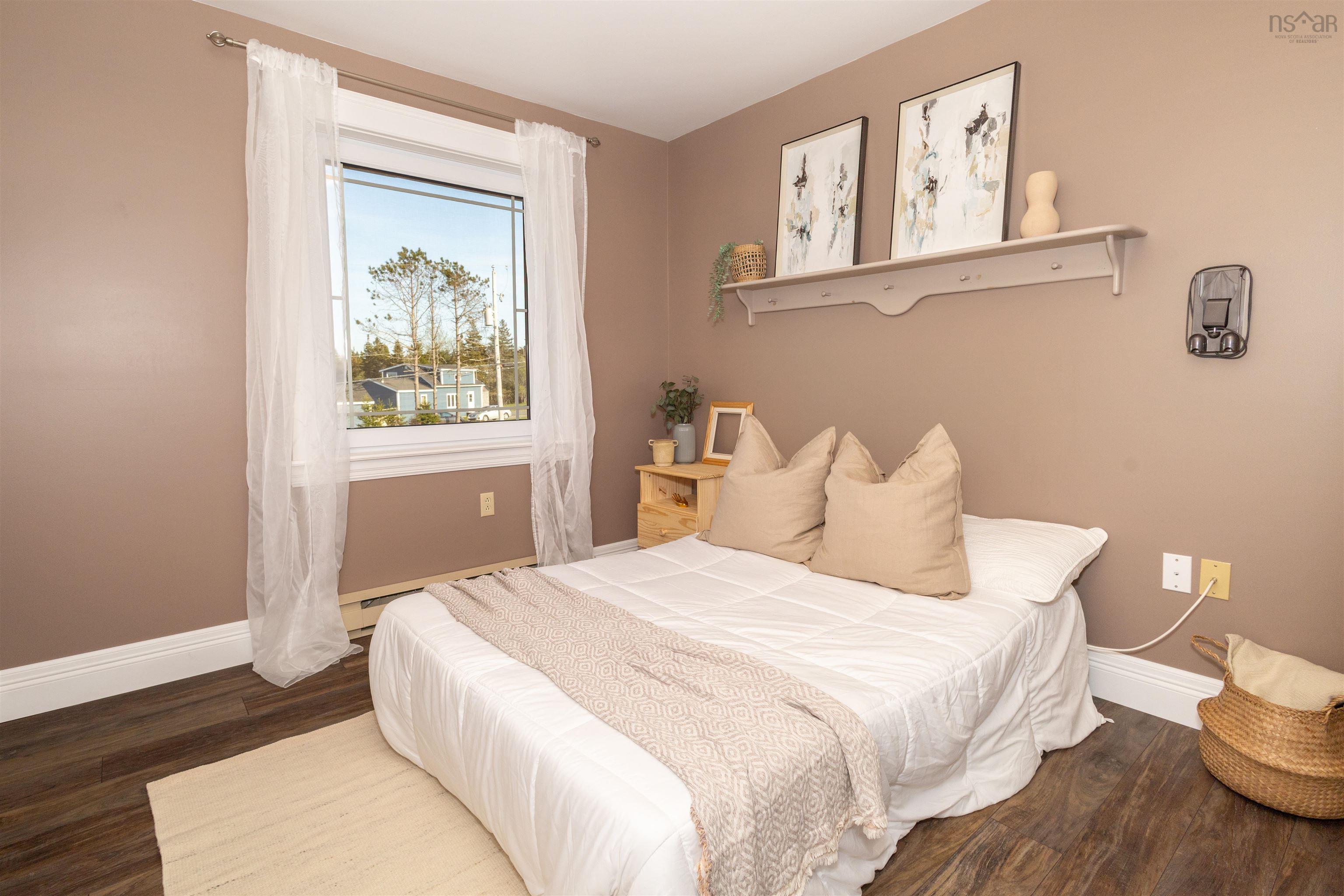 $474,900.00: 8472 West Bay Road, Sampsonville