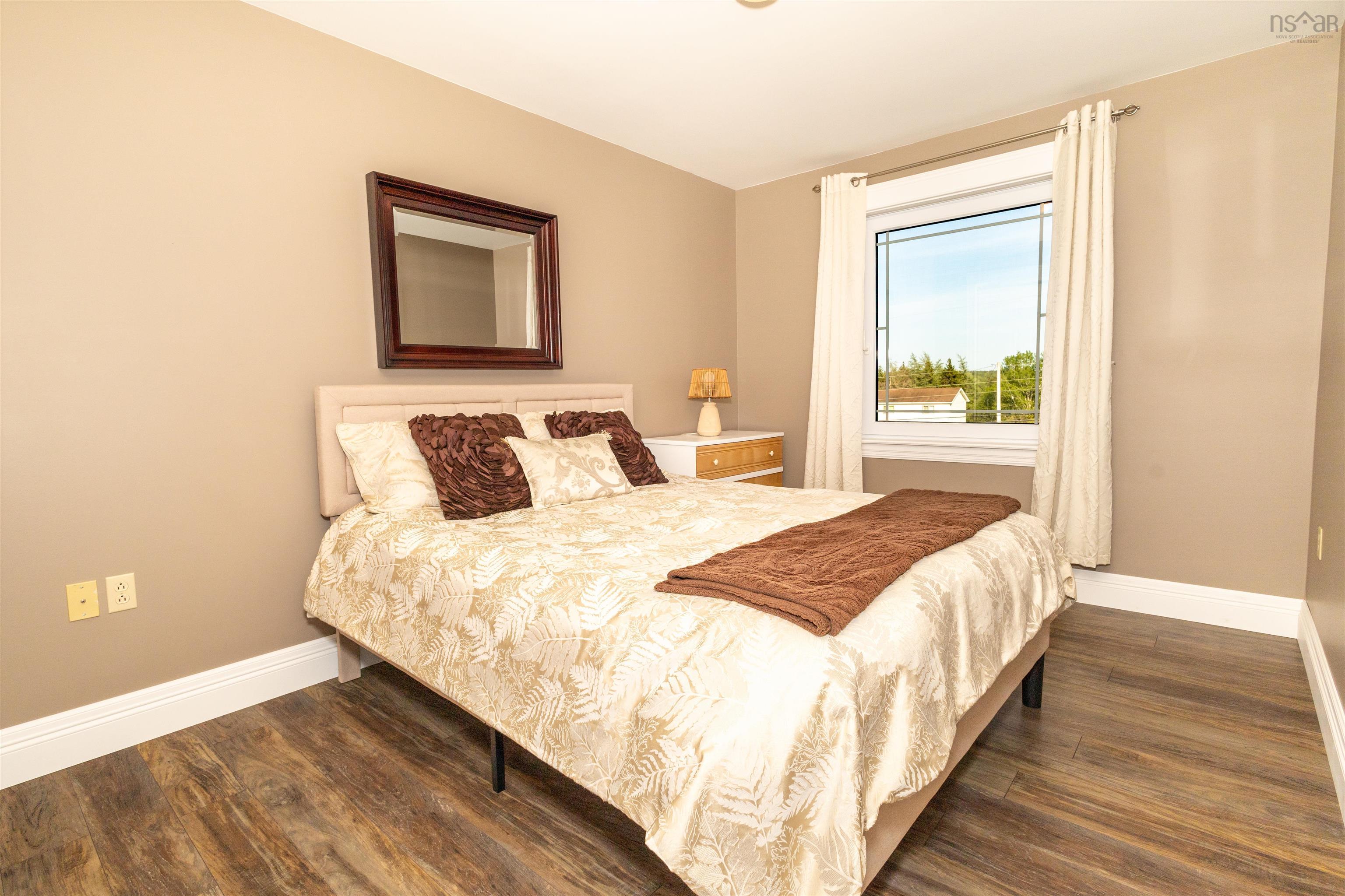 $474,900.00: 8472 West Bay Road, Sampsonville