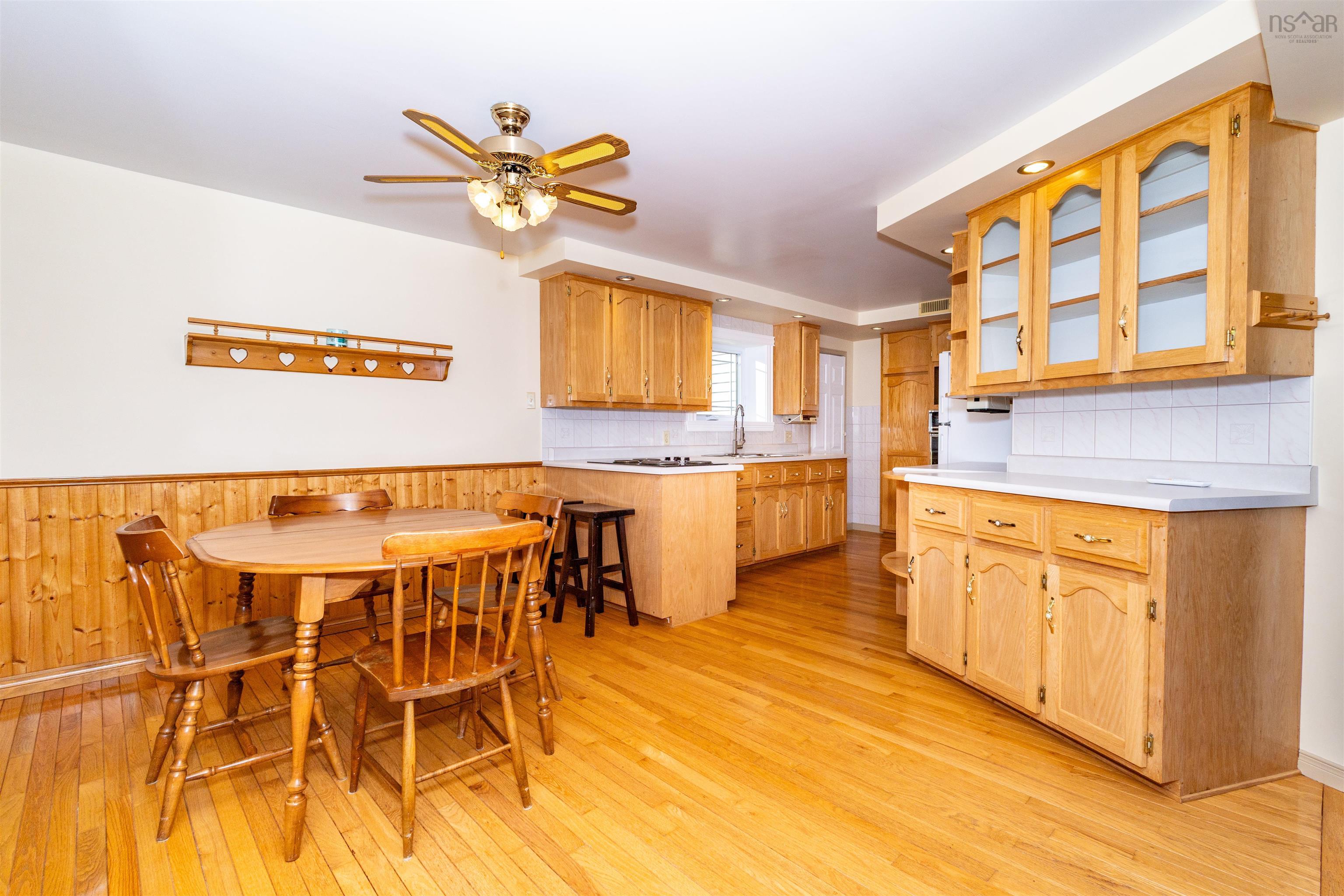 $474,900.00: 8472 West Bay Road, Sampsonville