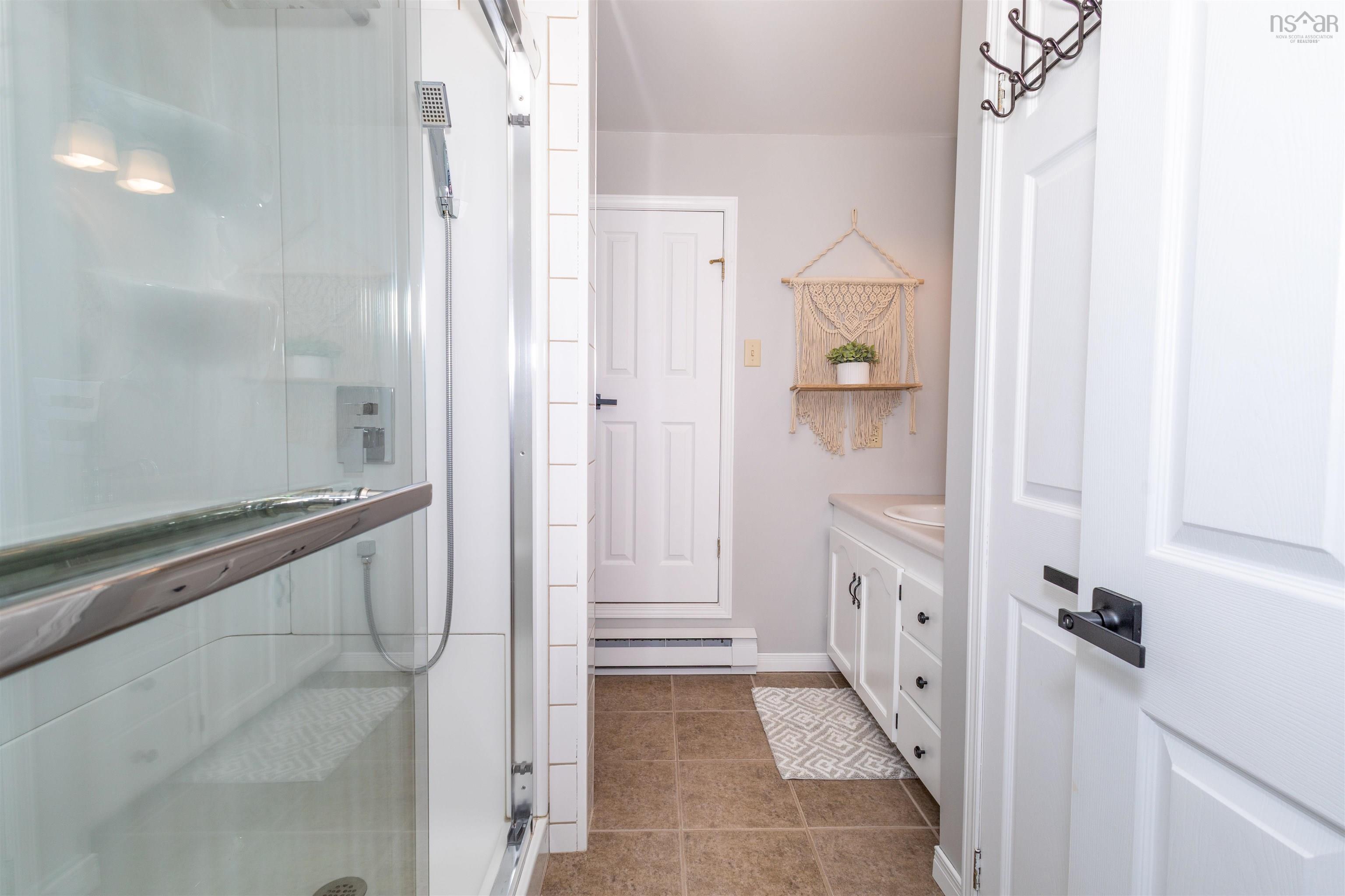 $474,900.00: 8472 West Bay Road, Sampsonville