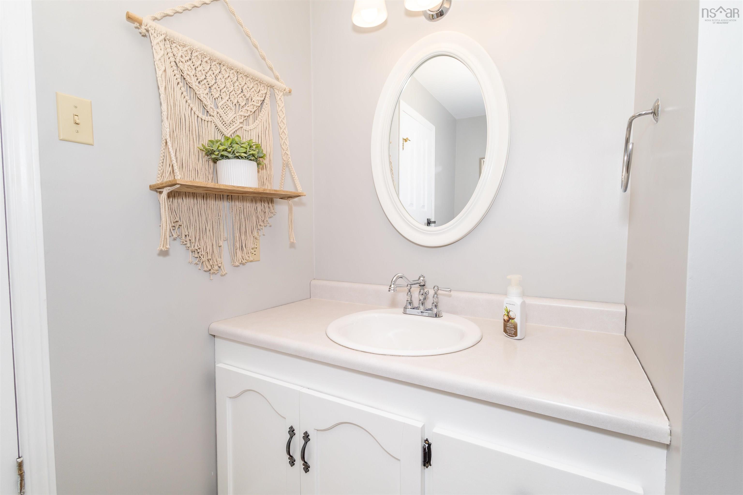 $474,900.00: 8472 West Bay Road, Sampsonville