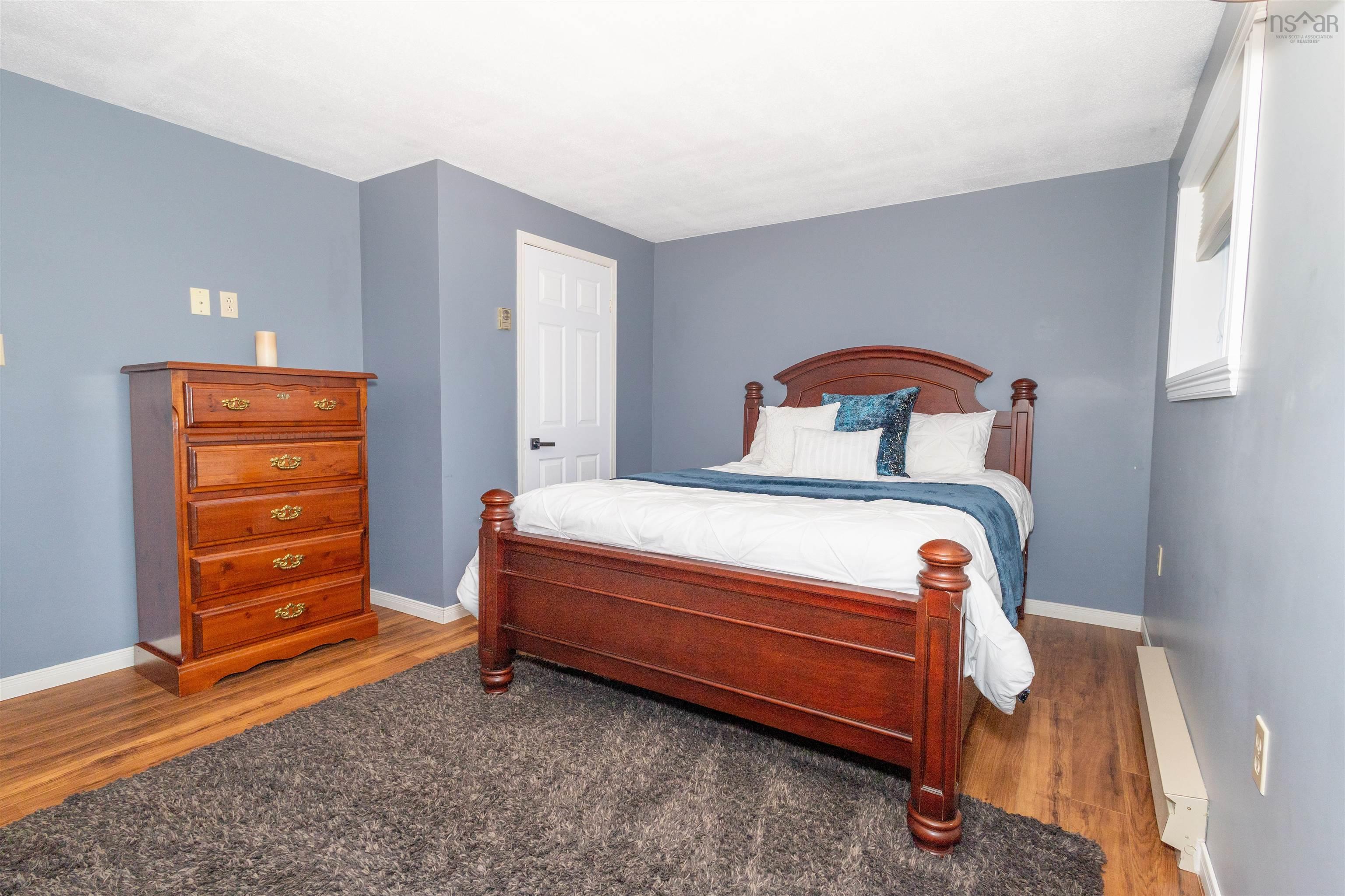 $474,900.00: 8472 West Bay Road, Sampsonville