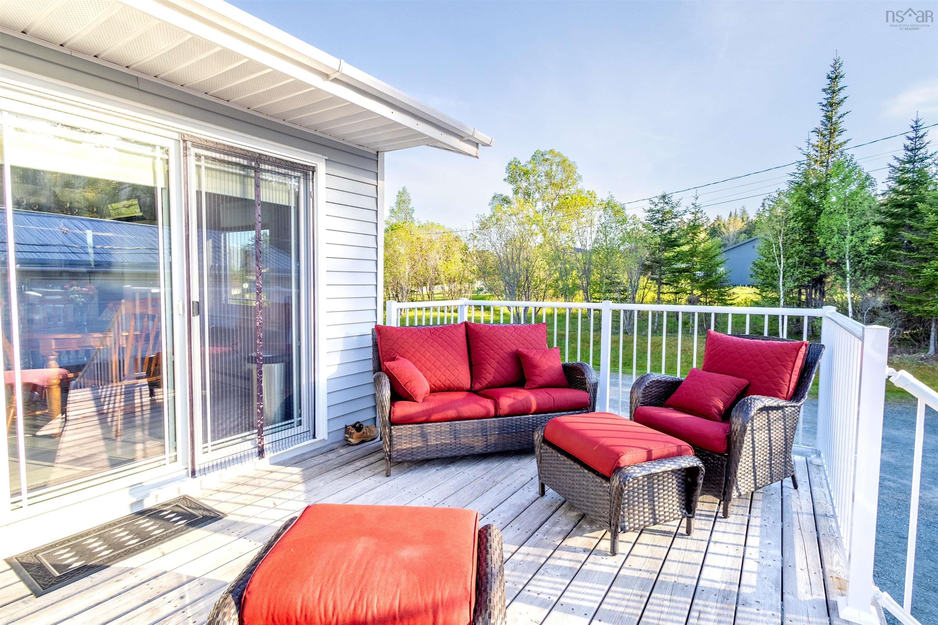 $474,900.00: 8472 West Bay Road, Sampsonville