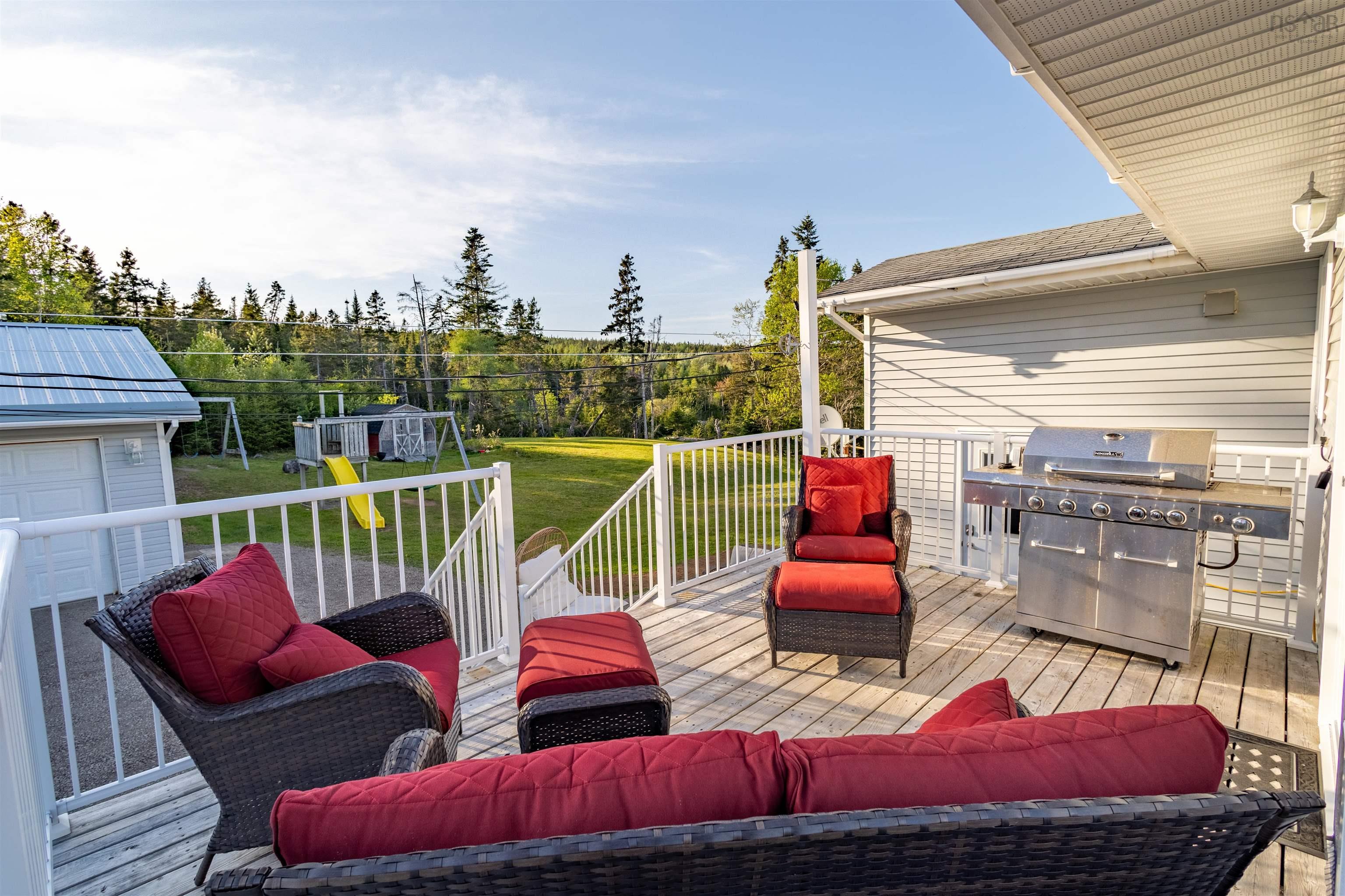 $474,900.00: 8472 West Bay Road, Sampsonville