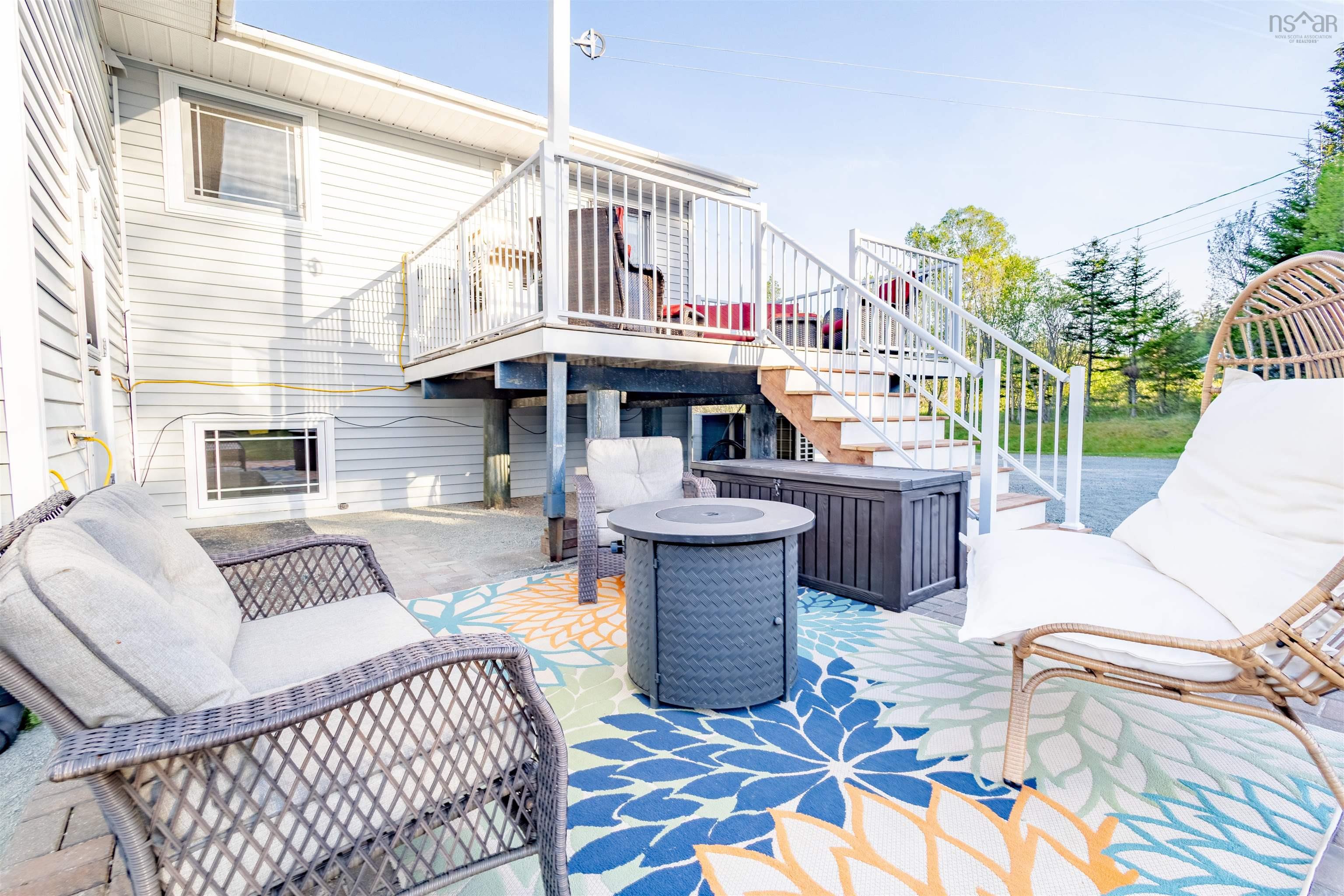 $474,900.00: 8472 West Bay Road, Sampsonville