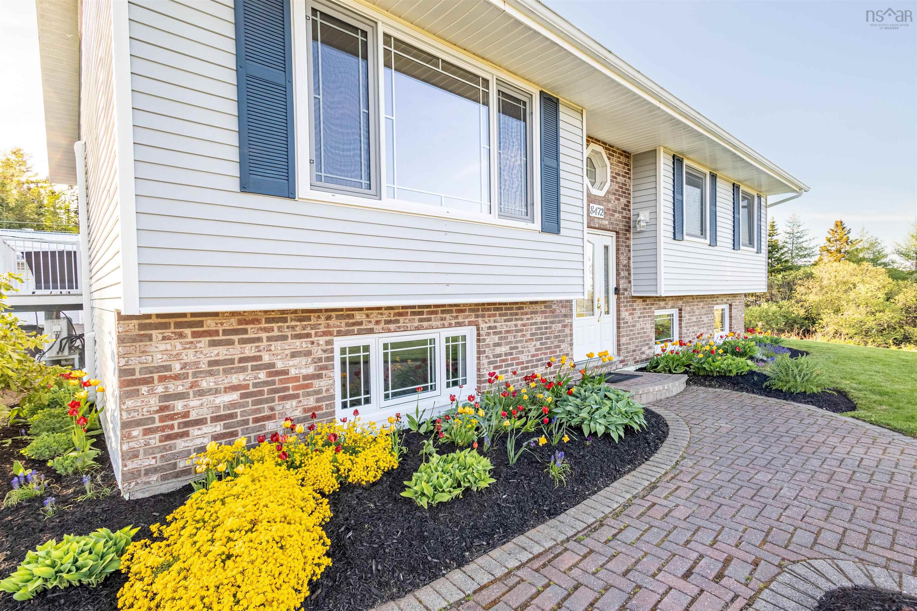 $474,900.00: 8472 West Bay Road, Sampsonville