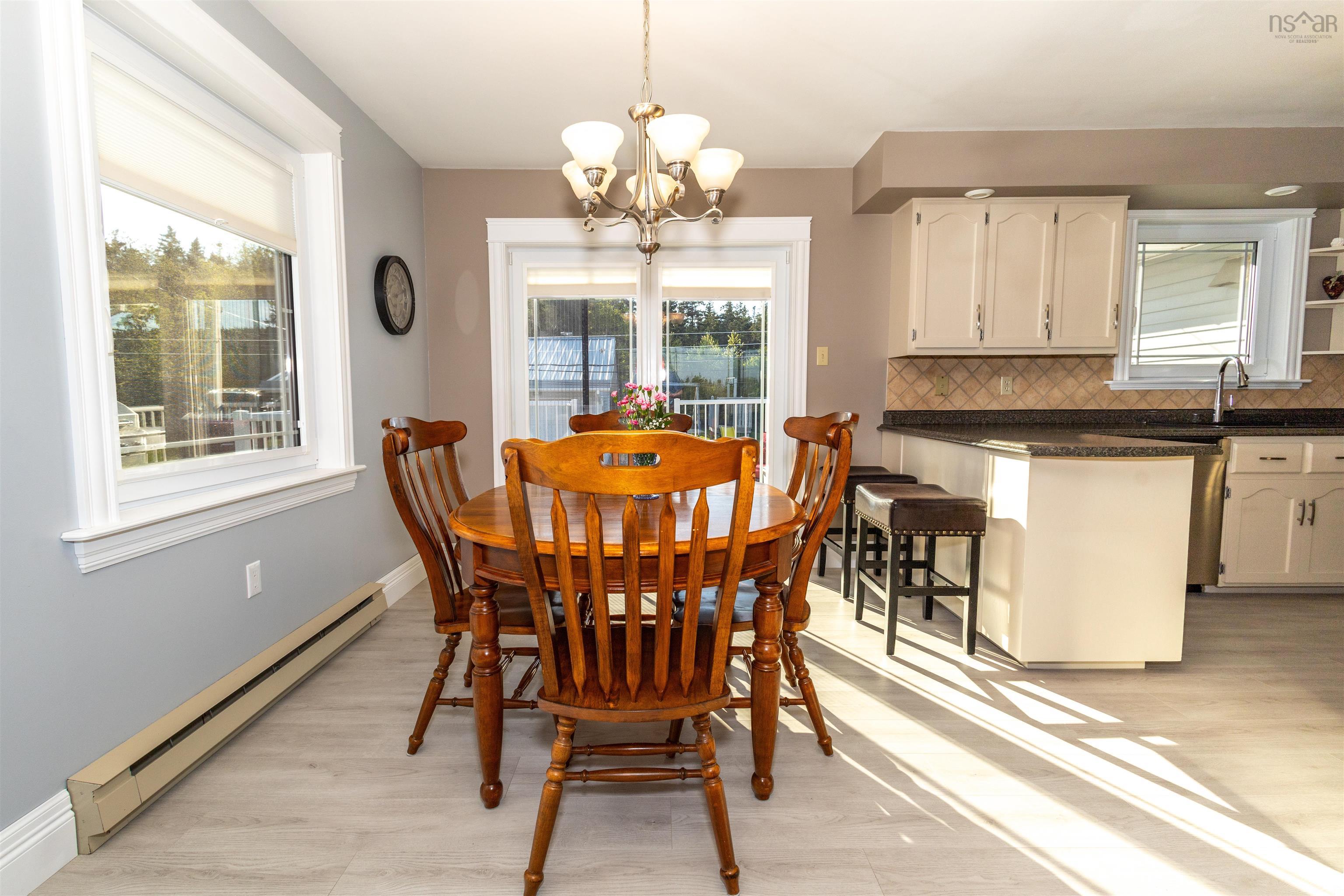 $474,900.00: 8472 West Bay Road, Sampsonville