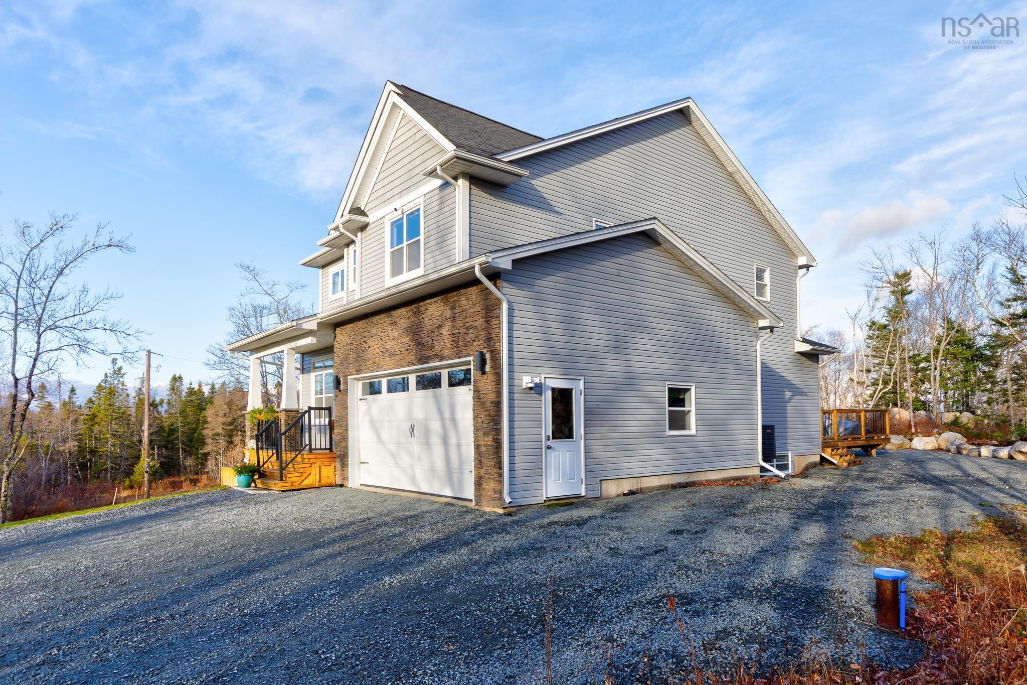 $998,700.00: 4566 St Margarets Bay Road, Lewis Lake