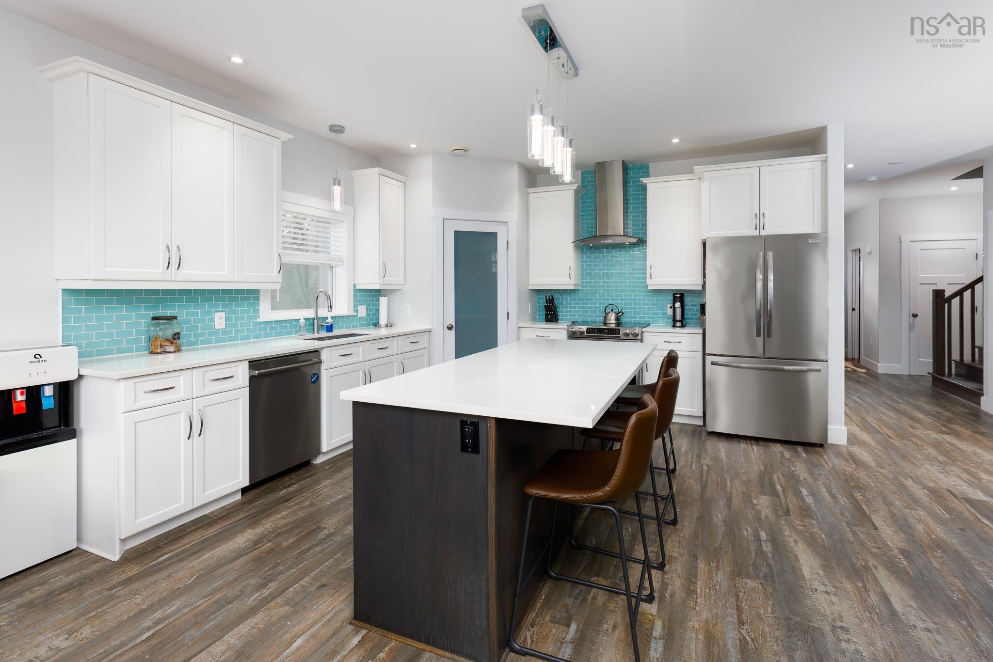 $998,700.00: 4566 St Margarets Bay Road, Lewis Lake