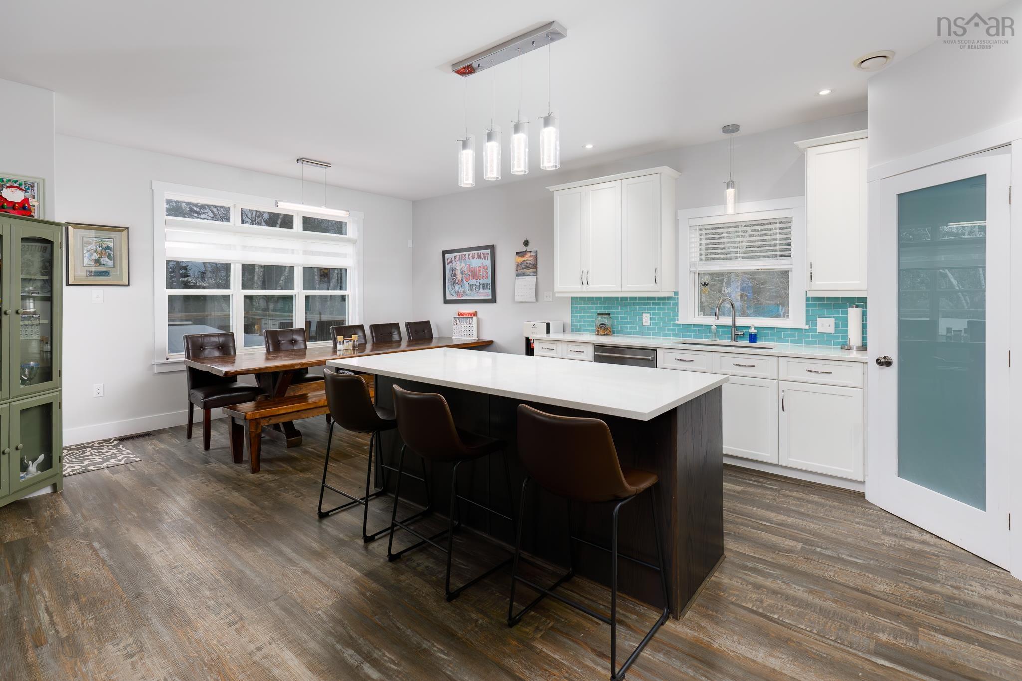 $998,700.00: 4566 St Margarets Bay Road, Lewis Lake