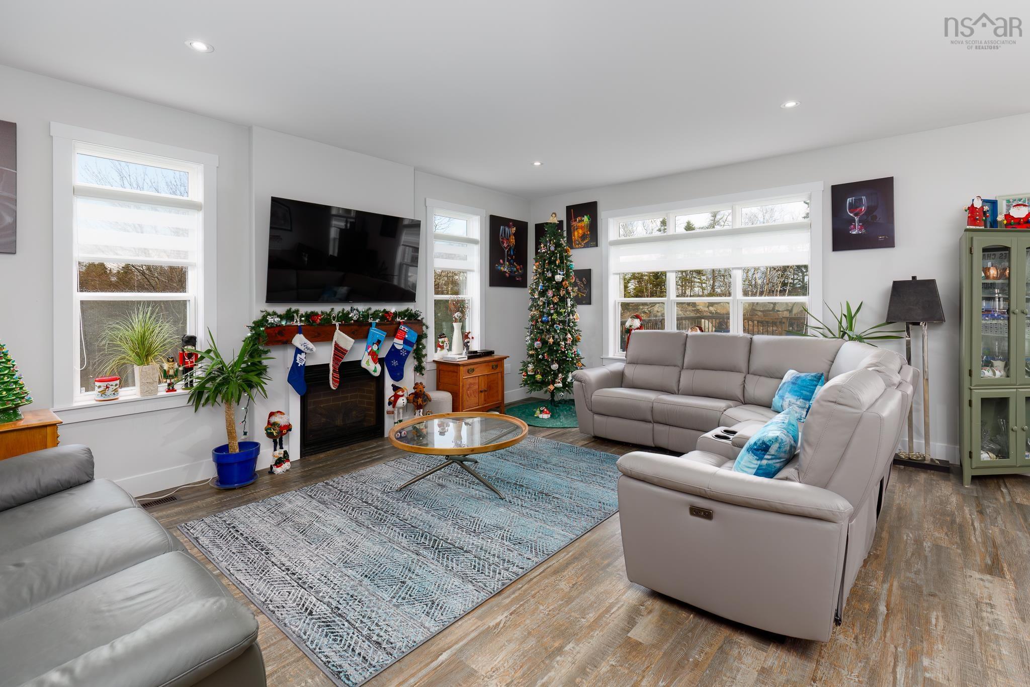 $998,700.00: 4566 St Margarets Bay Road, Lewis Lake