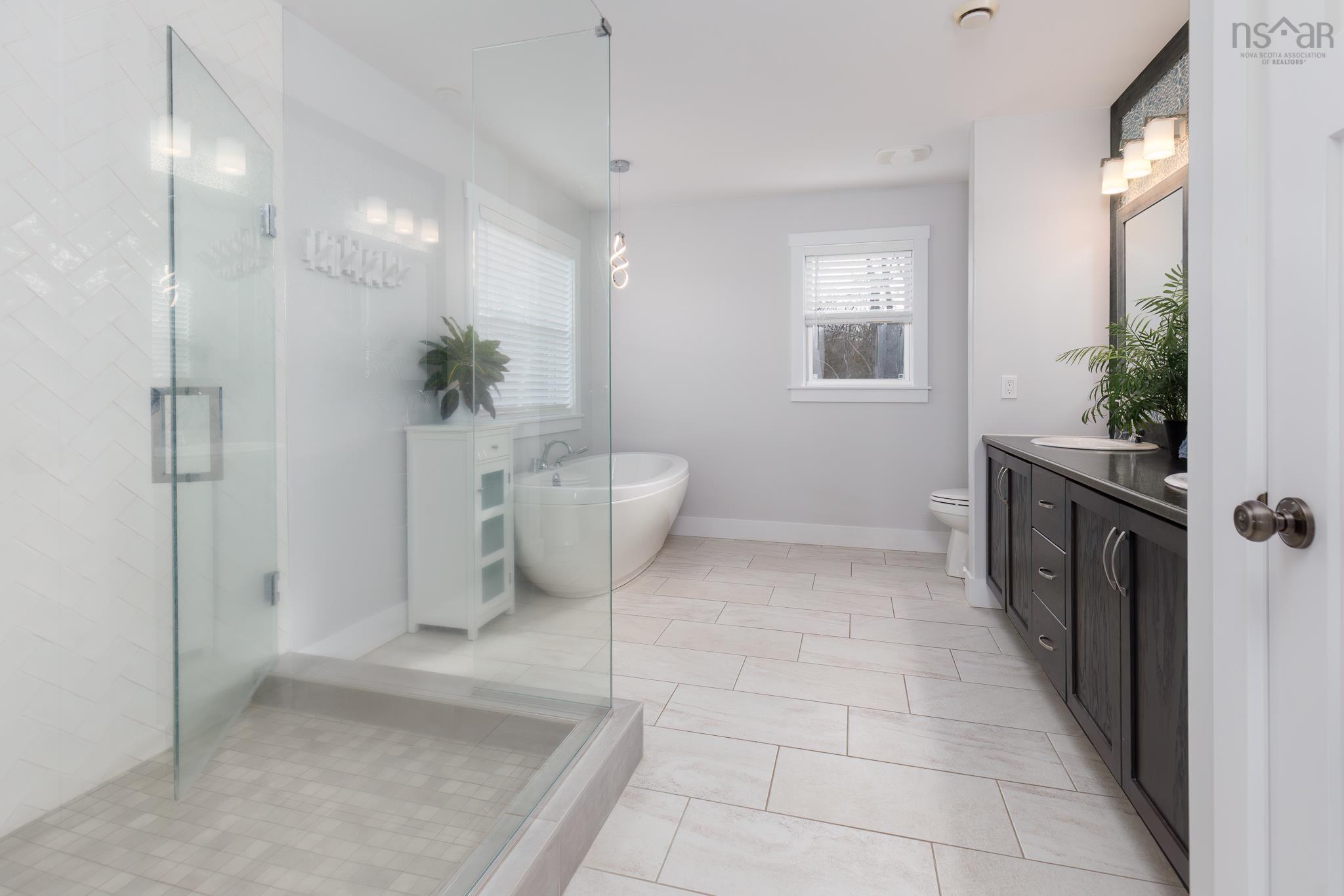 $998,700.00: 4566 St Margarets Bay Road, Lewis Lake