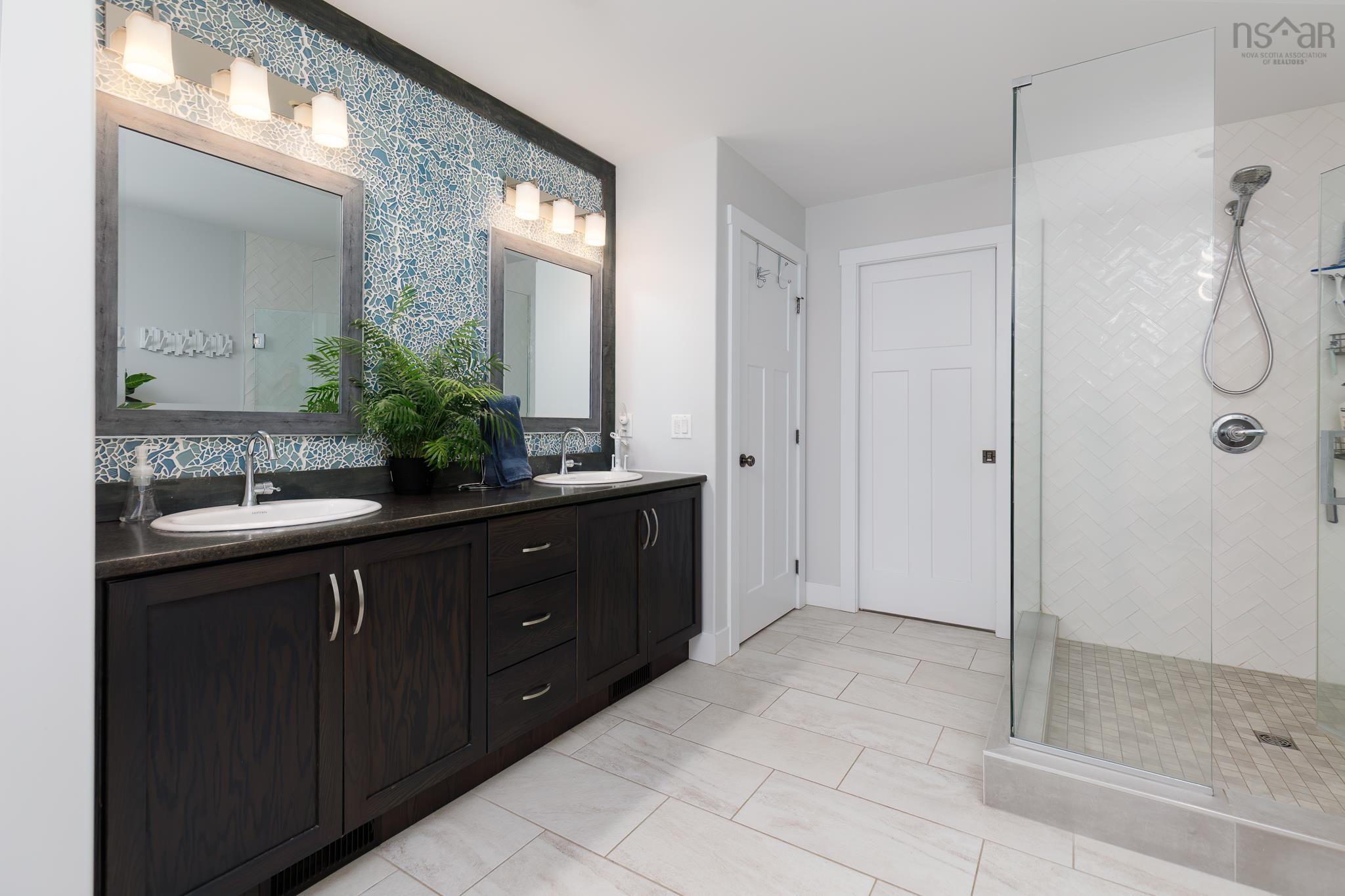 $998,700.00: 4566 St Margarets Bay Road, Lewis Lake